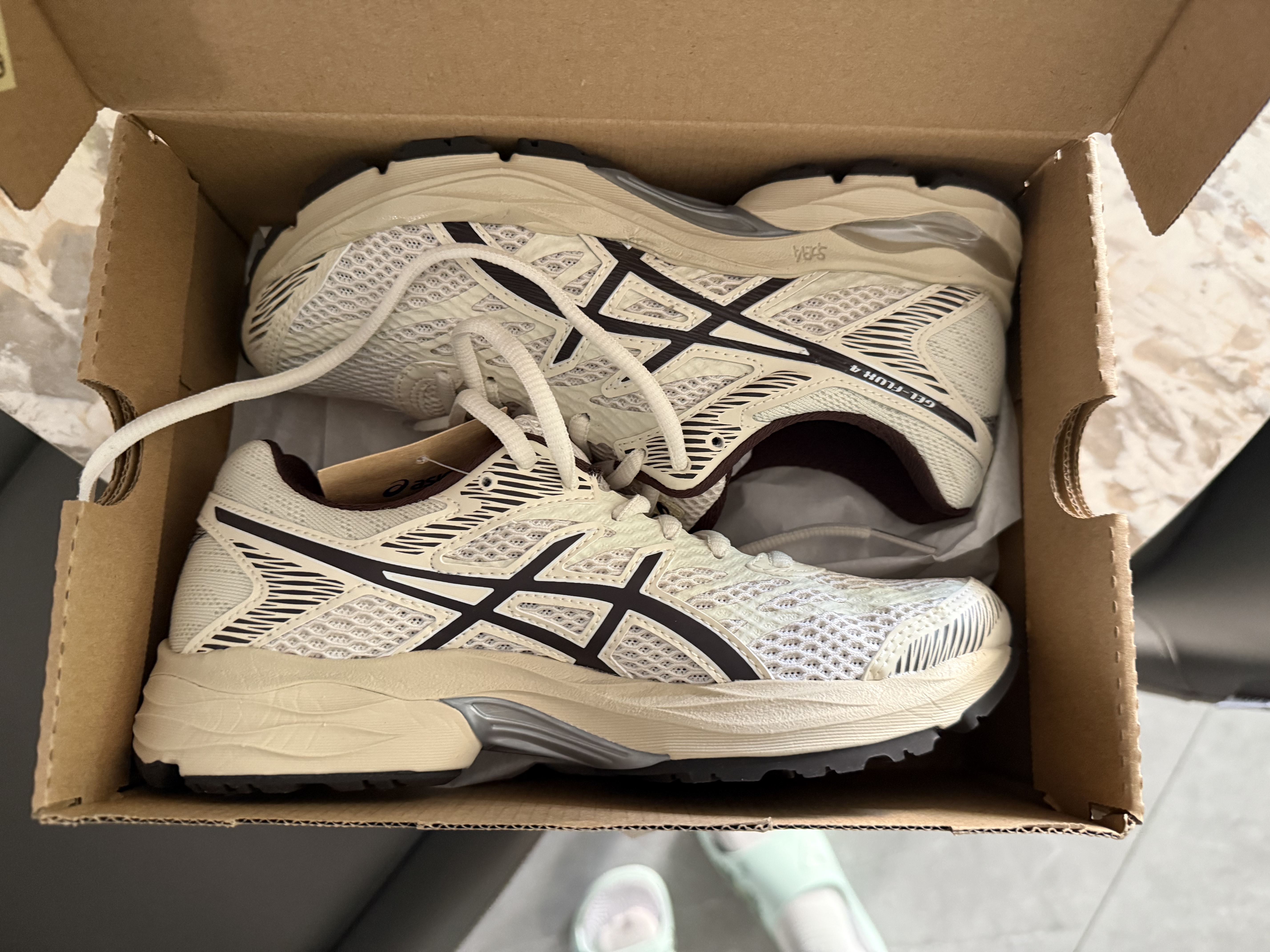 亚瑟士ASICS女鞋舒适回弹跑鞋网面跑步鞋运动鞋 GEL-FLUX 4 棕色 37 实拍图