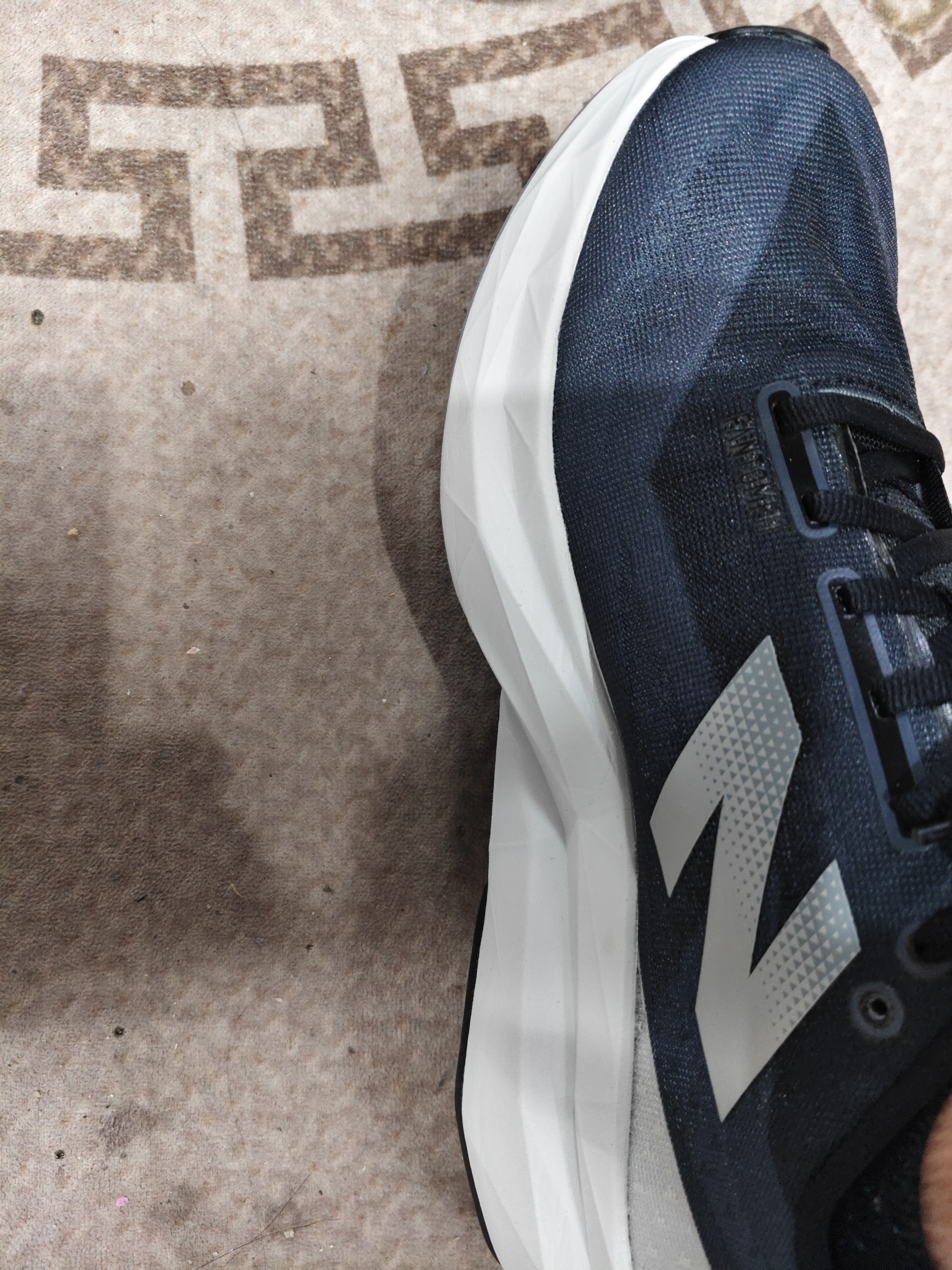 NEW BALANCE秋季运动鞋男鞋运动轻便Rebel v4速度训练跑步鞋 MFCXLK4 43 实拍图