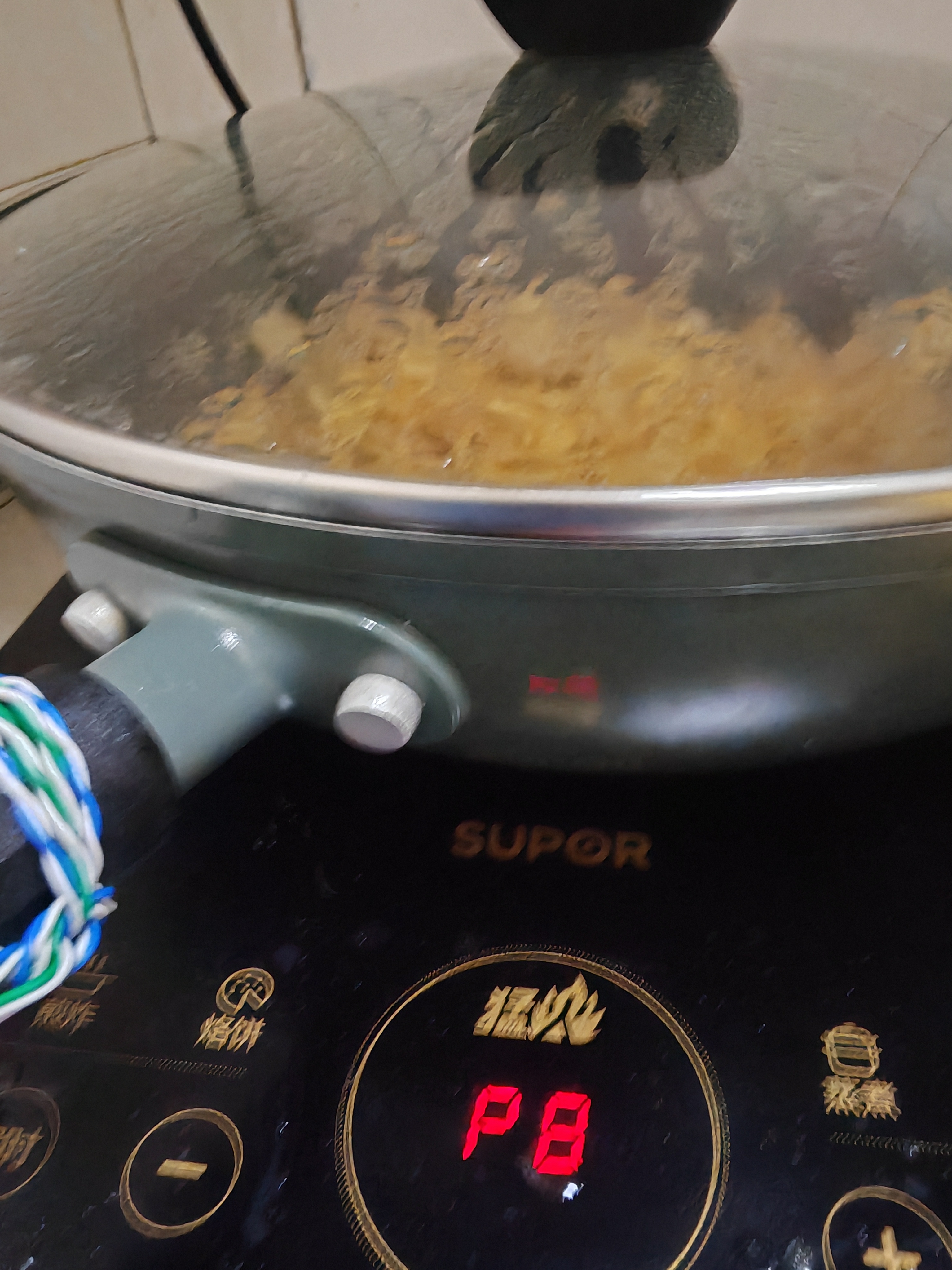 京东京造 炒锅 不粘锅蒸炒一体多功能锅电磁炉燃气灶通用炒菜锅带蒸屉28cm 实拍图