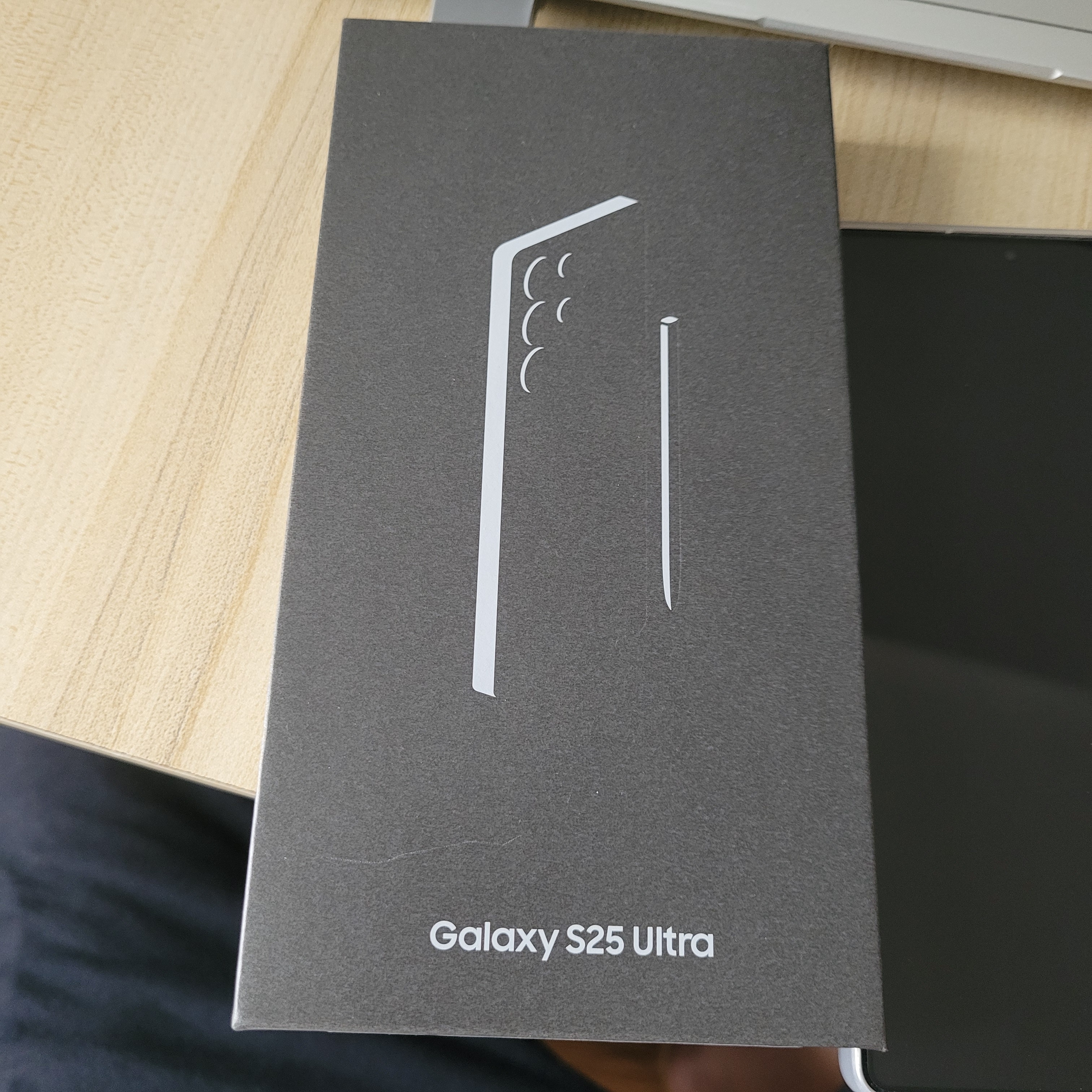 三星Samsung Galaxy S25 Ultra 超拟人AI助理 2亿像素 AI拍照 骁龙8至尊版游戏手机 12GB+256GB 钛辉银 实拍图