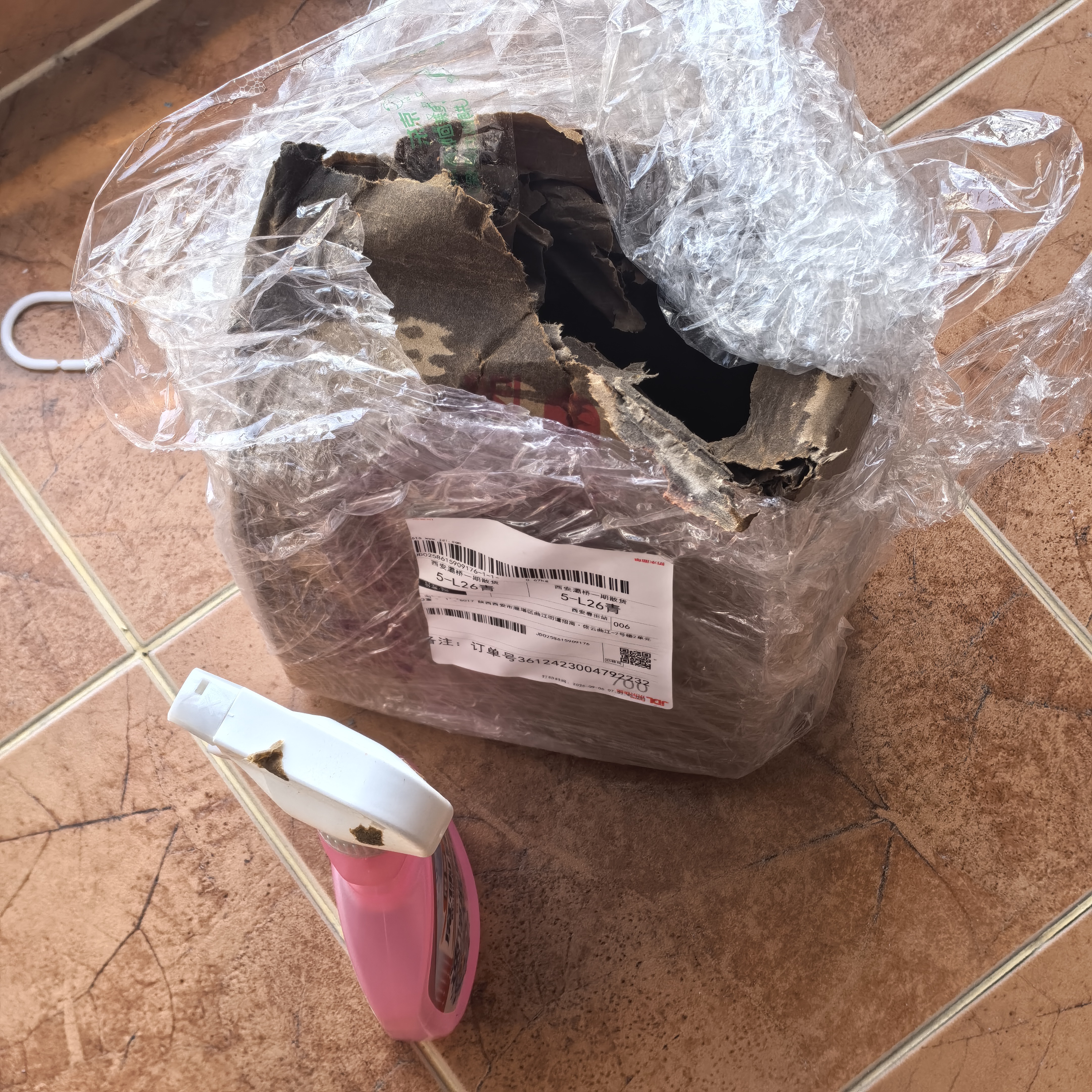 花王（KAO）浴室清洁剂500ml 卫生间玻璃瓷砖清洁剂除菌防霉去水垢清洗剂喷雾 实拍图
