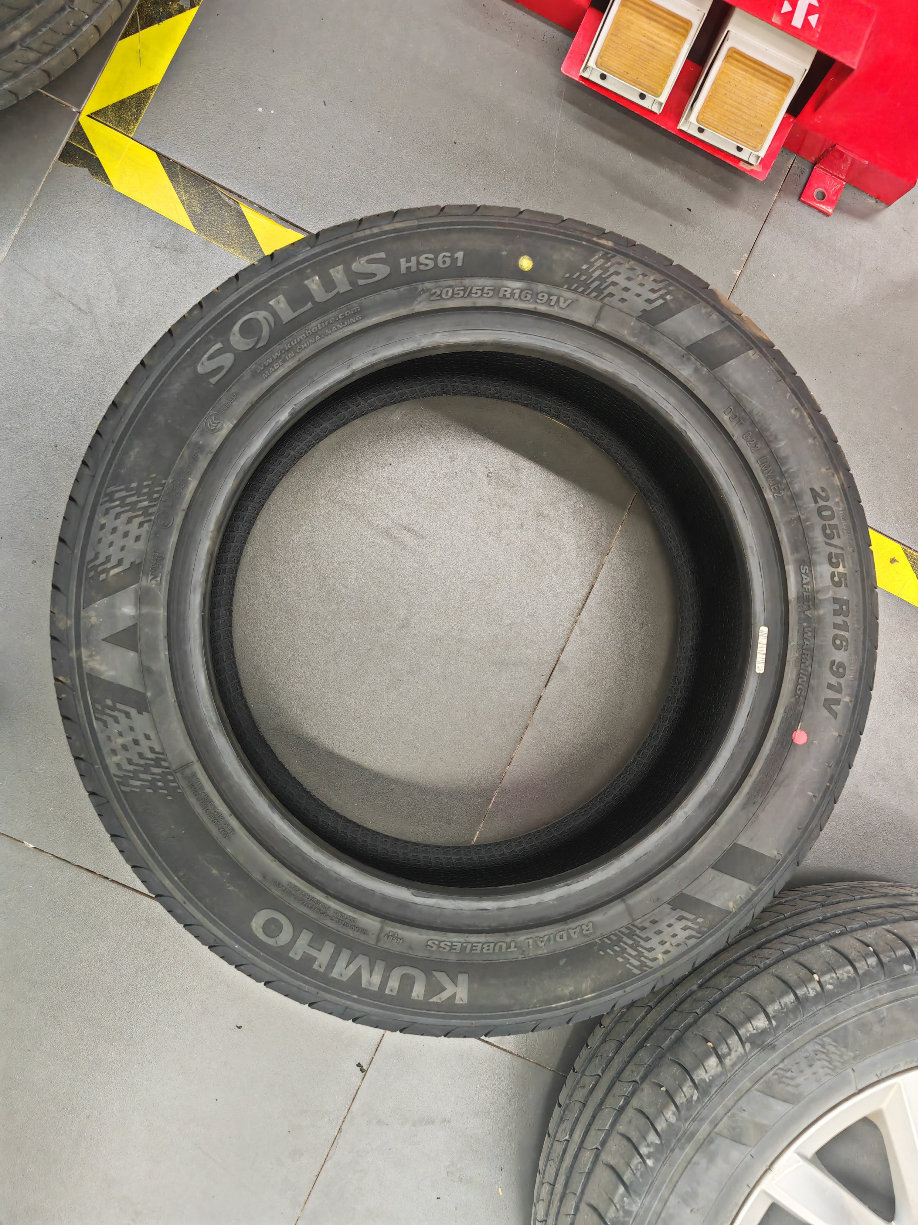 锦湖KUMHO汽车轮胎 205/55R16 91H/V HS61 原配大众新宝来/帝豪/速腾 实拍图