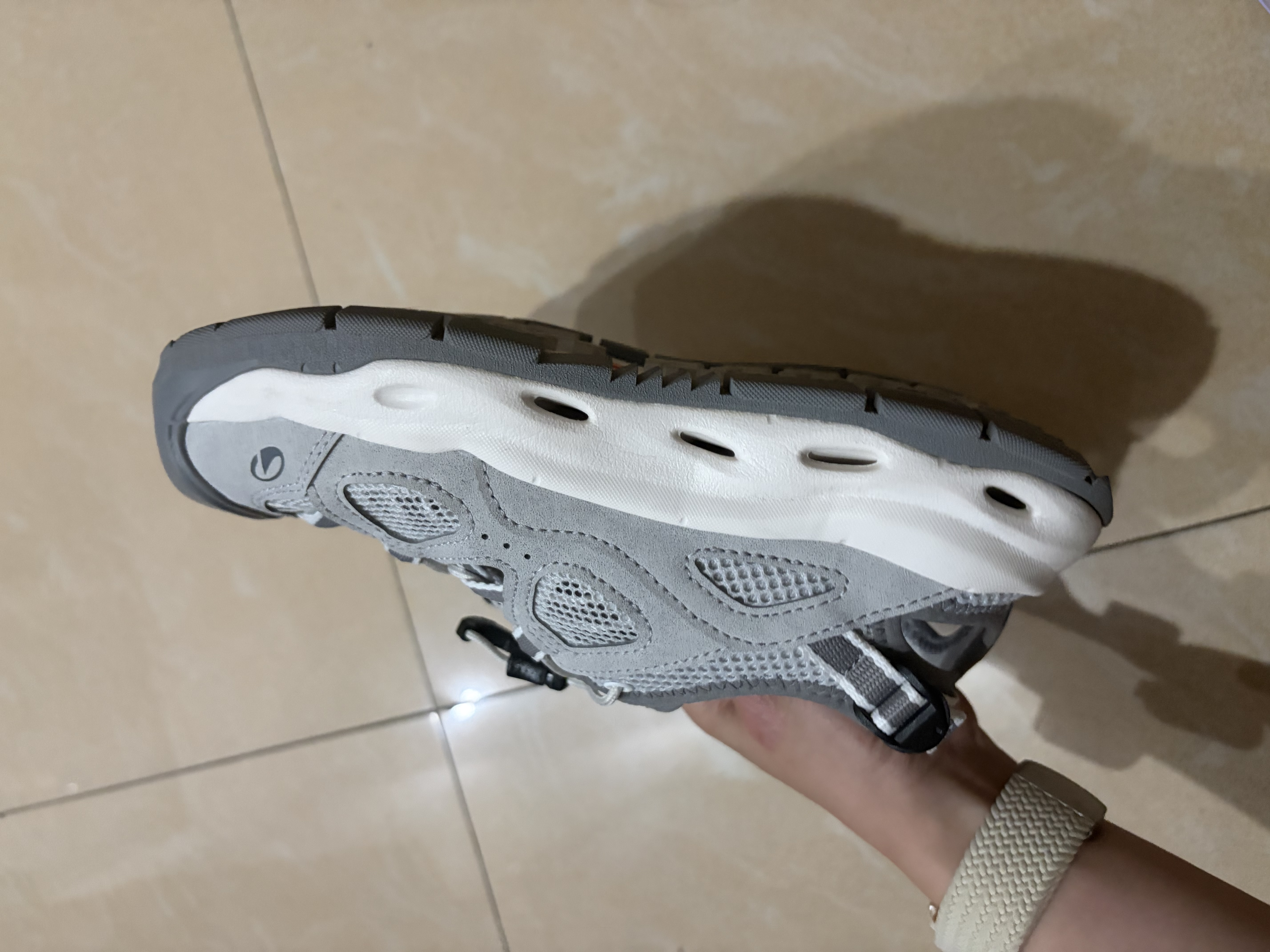 迪卡侬NH900女士夏季户外郊野徒步防滑速干溯溪鞋洞洞鞋岩灰36-5494511 实拍图