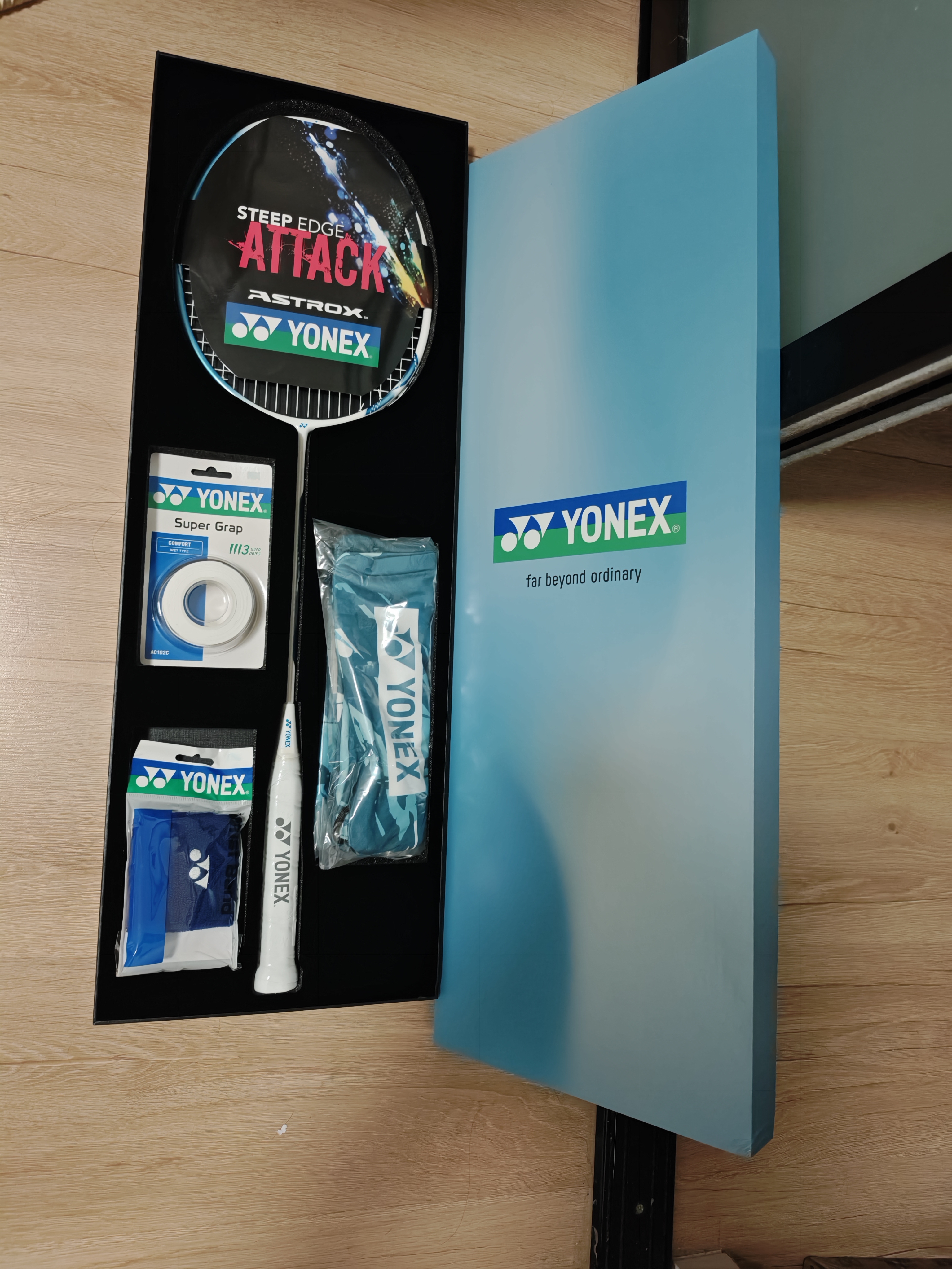 YONEX/尤尼克斯 天斧系列 ASTROX 11 POWER 碳素轻量羽毛球拍 礼盒套装 孔雀绿（成品拍）4U5 新色 实拍图