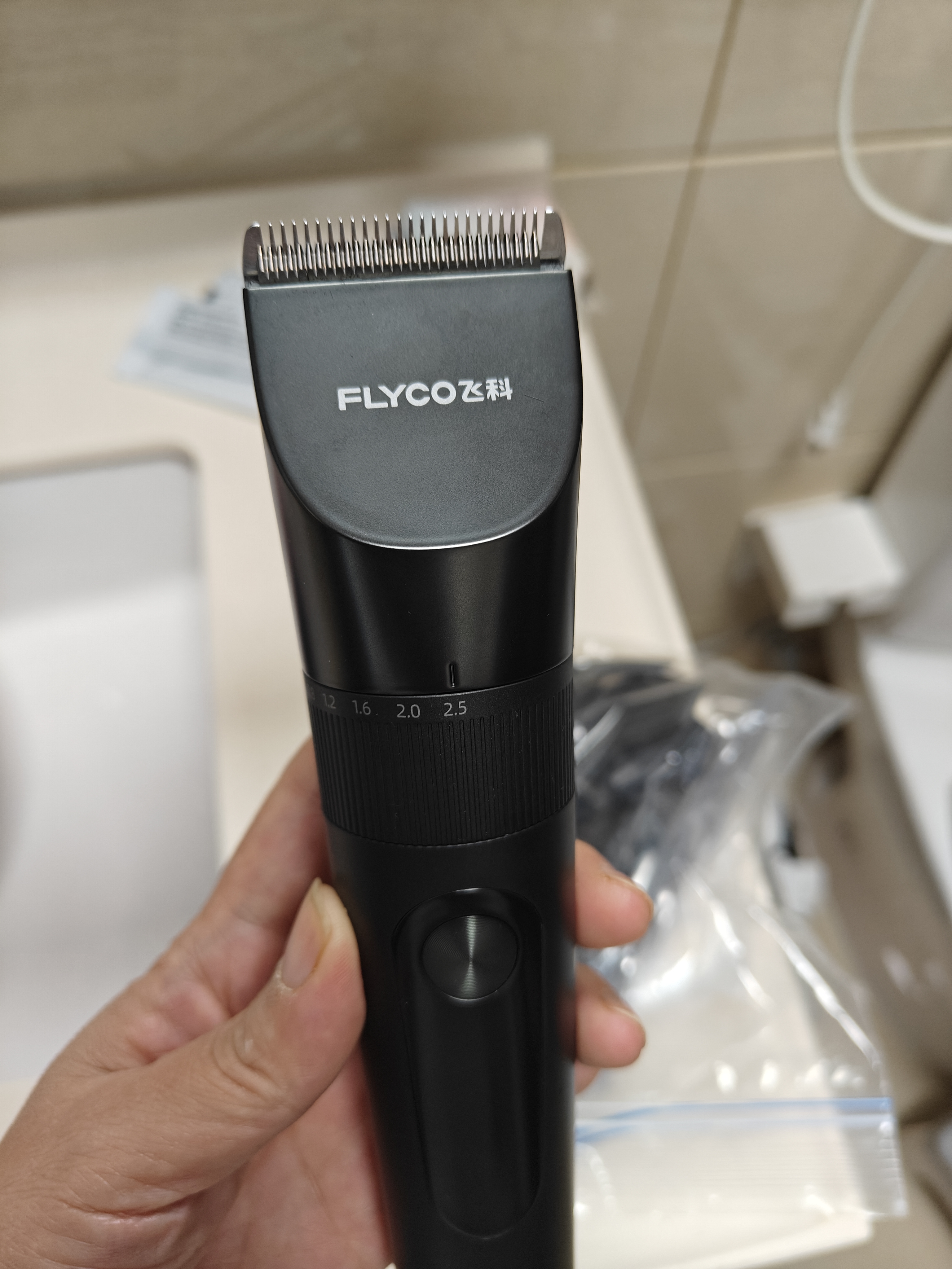 飞科电动理发器FC5908 专业智能电推剪成人儿童家用理发电推子理发剪刀配理发工具+双钢剪男士节日礼物 实拍图