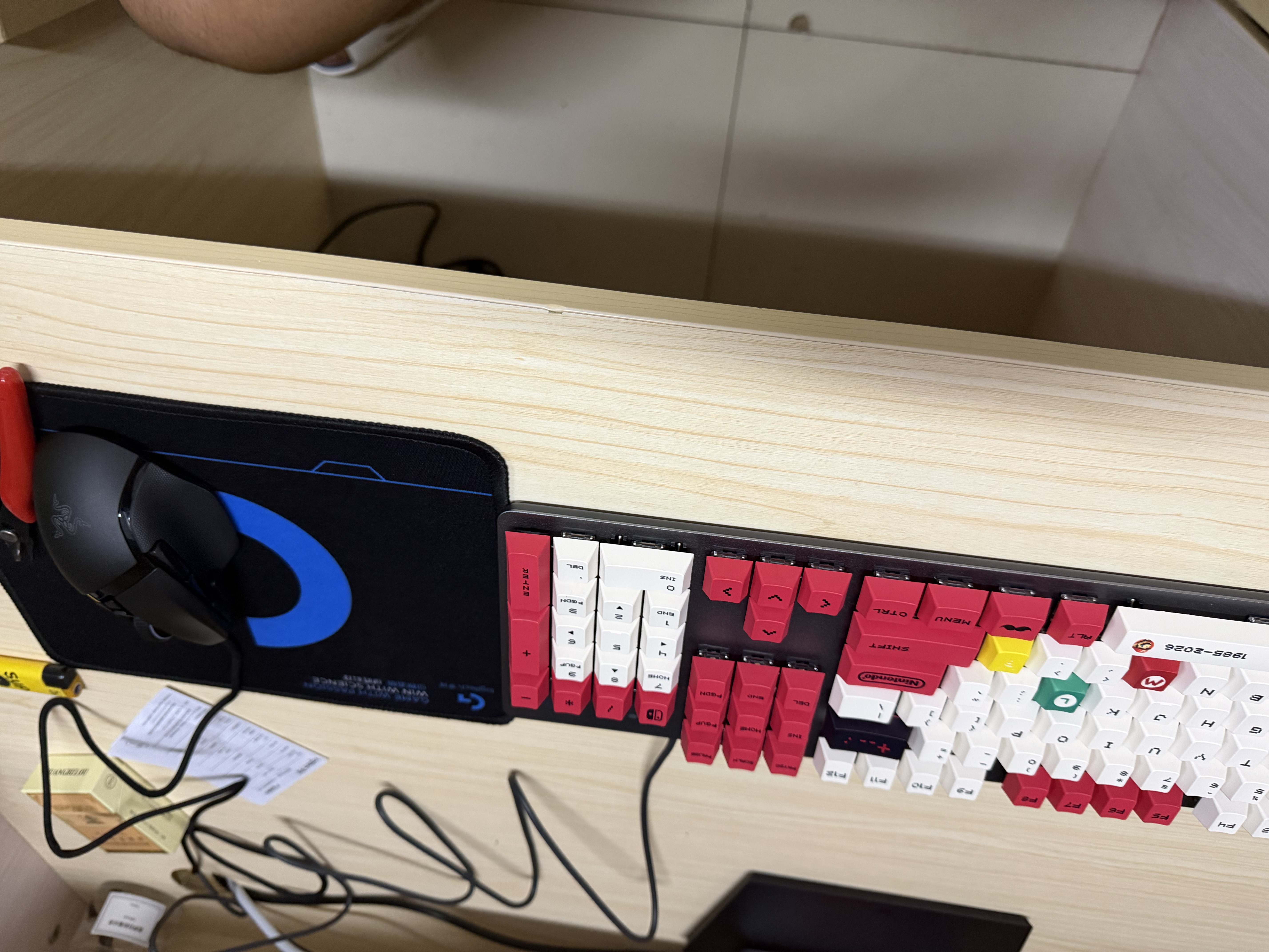 罗技（Logitech） K845机械键盘 有线游戏键盘 办公键盘 电竞电脑办公全尺寸发光 DIY键帽电竞吃鸡节日礼物 K845青轴+水管工键帽 实拍图