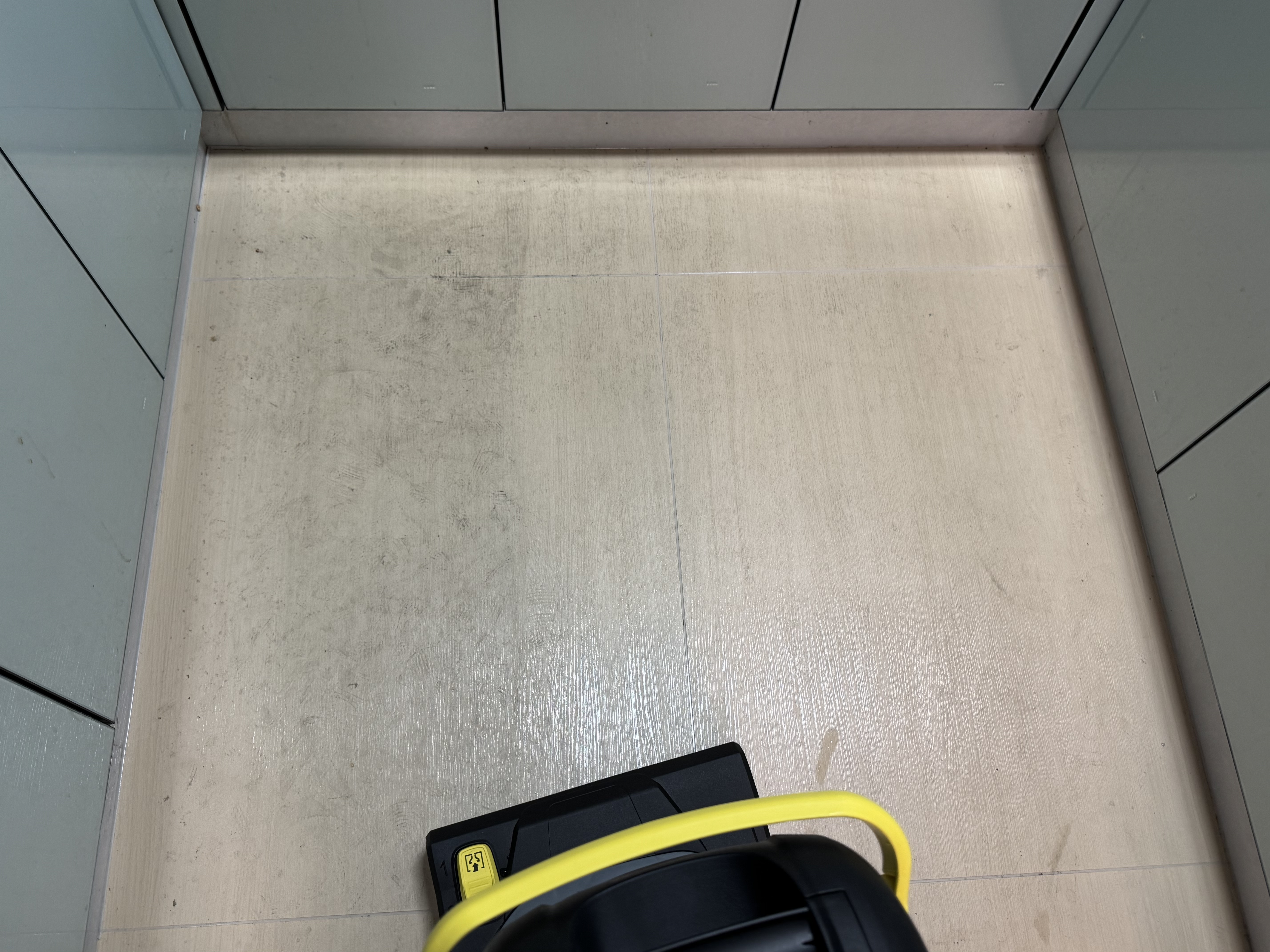 KARCHER德国卡赫 进口洗地机大面积清洁商用物业小型手推式洗拖一体扫地机 BR30/4C 实拍图