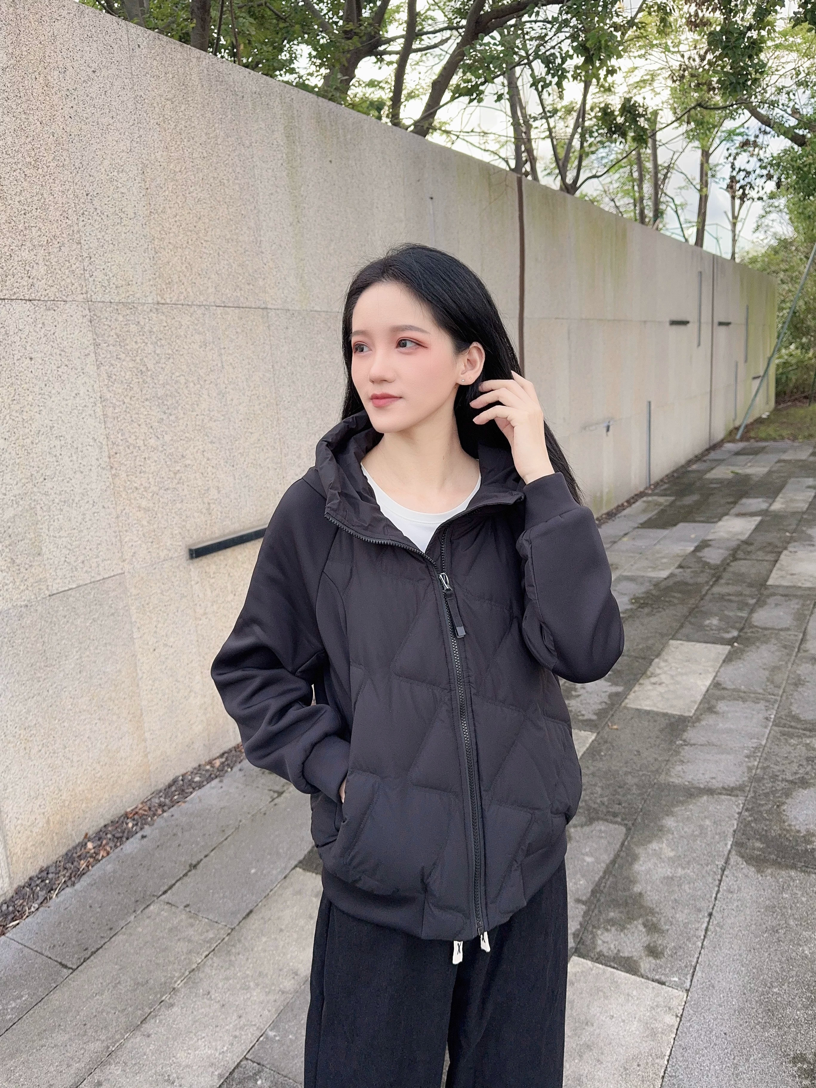 鸭鸭（YAYA）90+系列反季轻薄羽绒服女士短款2026年冬季新款时尚连帽保暖外套 粉色YE6A603791A M 【100-120斤】 实拍图