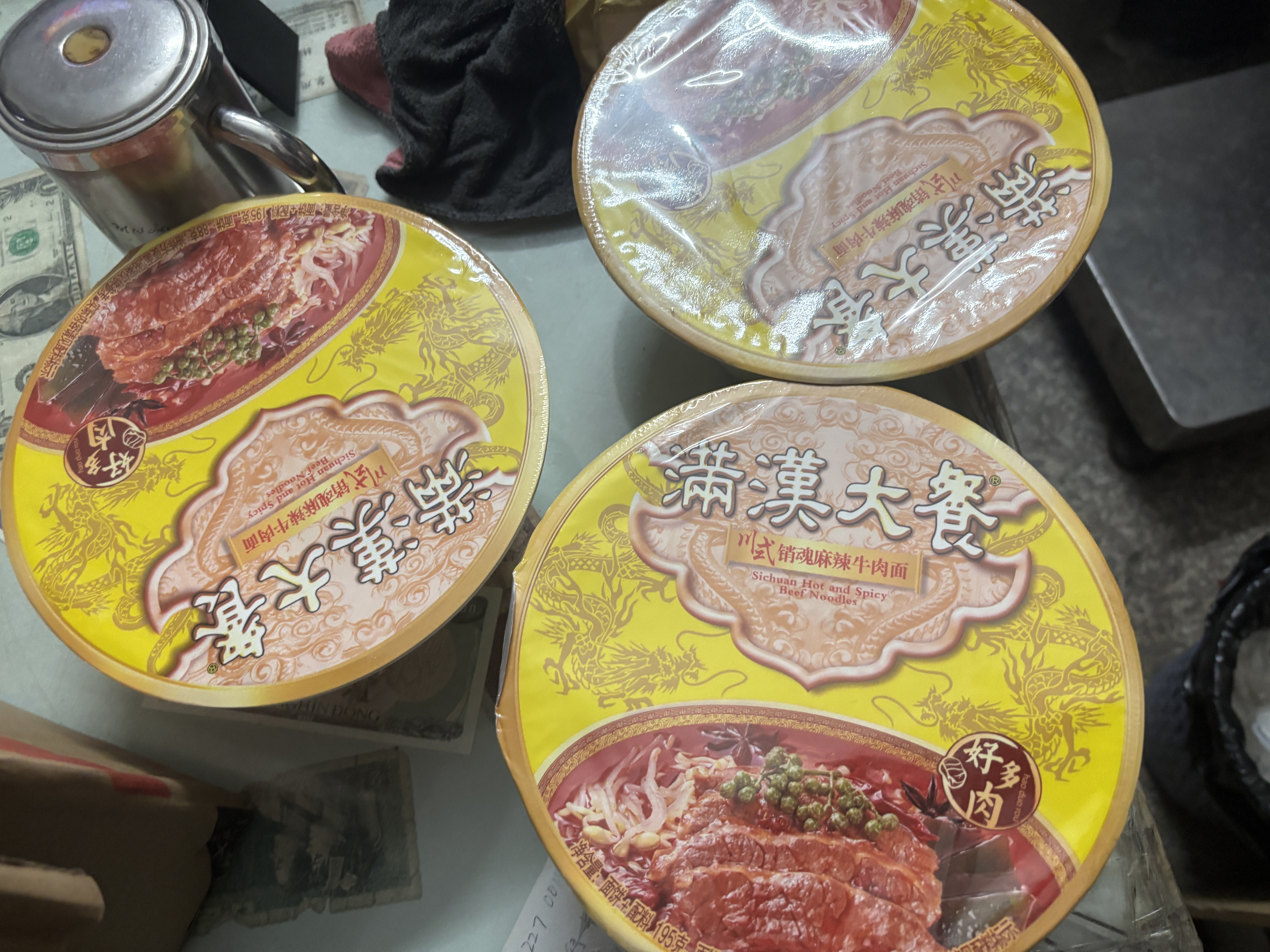 统一满汉大餐 川式销魂麻辣牛肉面 碗面 195g*1碗 方便面速食面泡面  实拍图