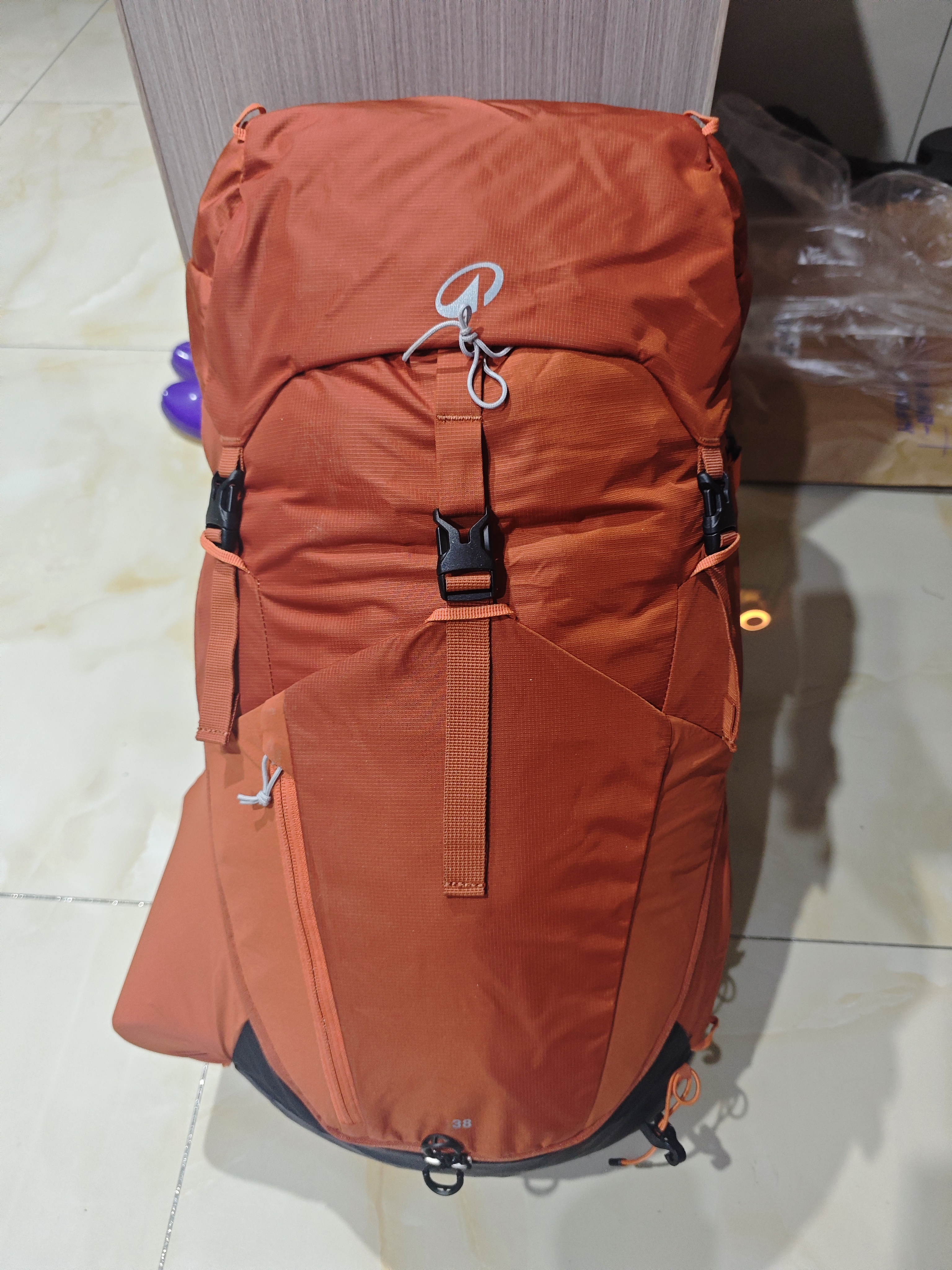 迪卡侬登山包徒步背包双肩包MH500新款户外旅行轻量化背负系统大容量 朱砂橙-38L带顶包 升级新款 实拍图