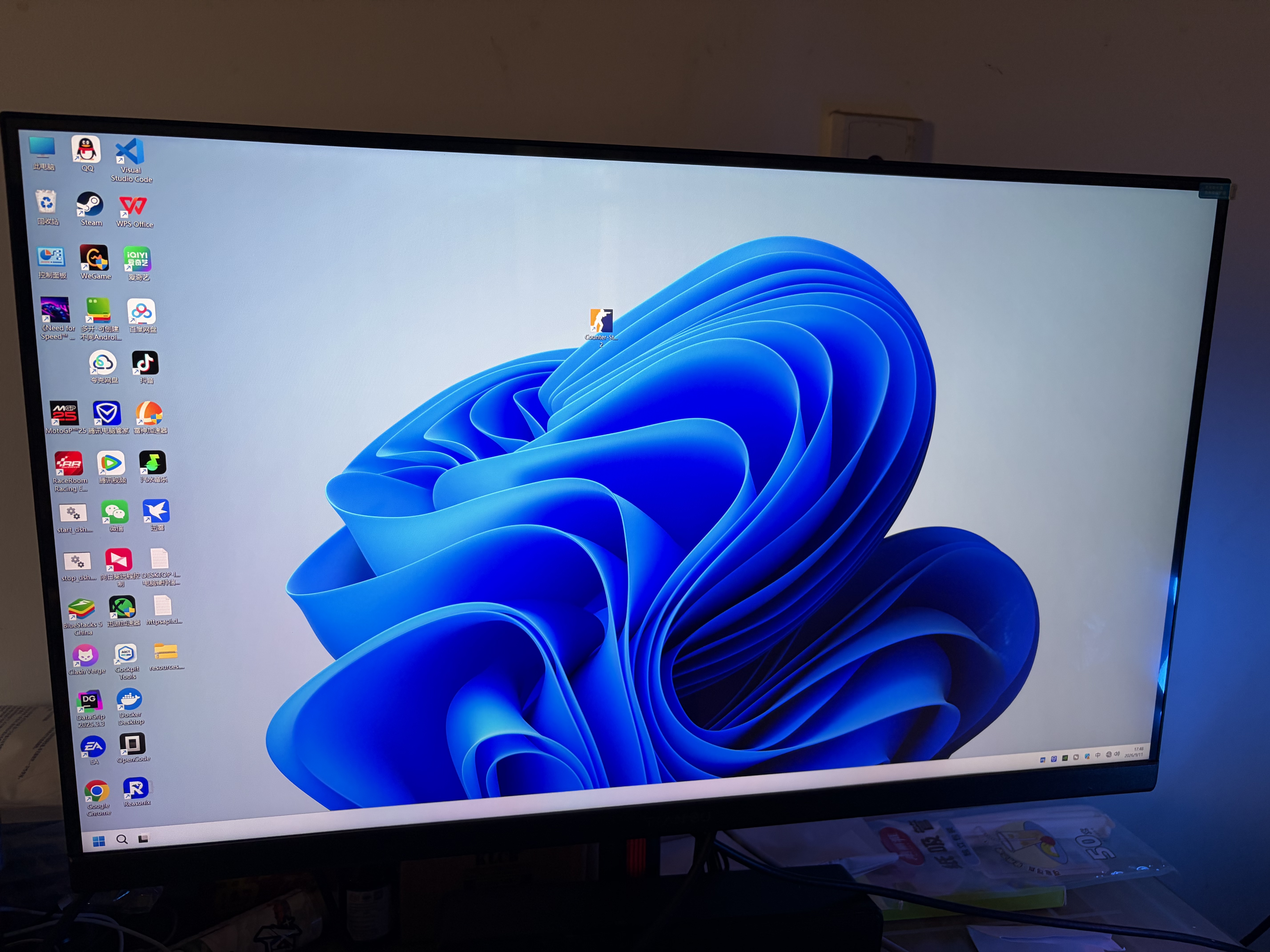 天殊32英寸4K160HZ电脑显示器Fast HVA曲面屏HDMI2.1满血游戏PS5/VRR屏幕快速屏1ms响应升降内置音响 32英寸4K160HZ直升降-T10L满血版 实拍图