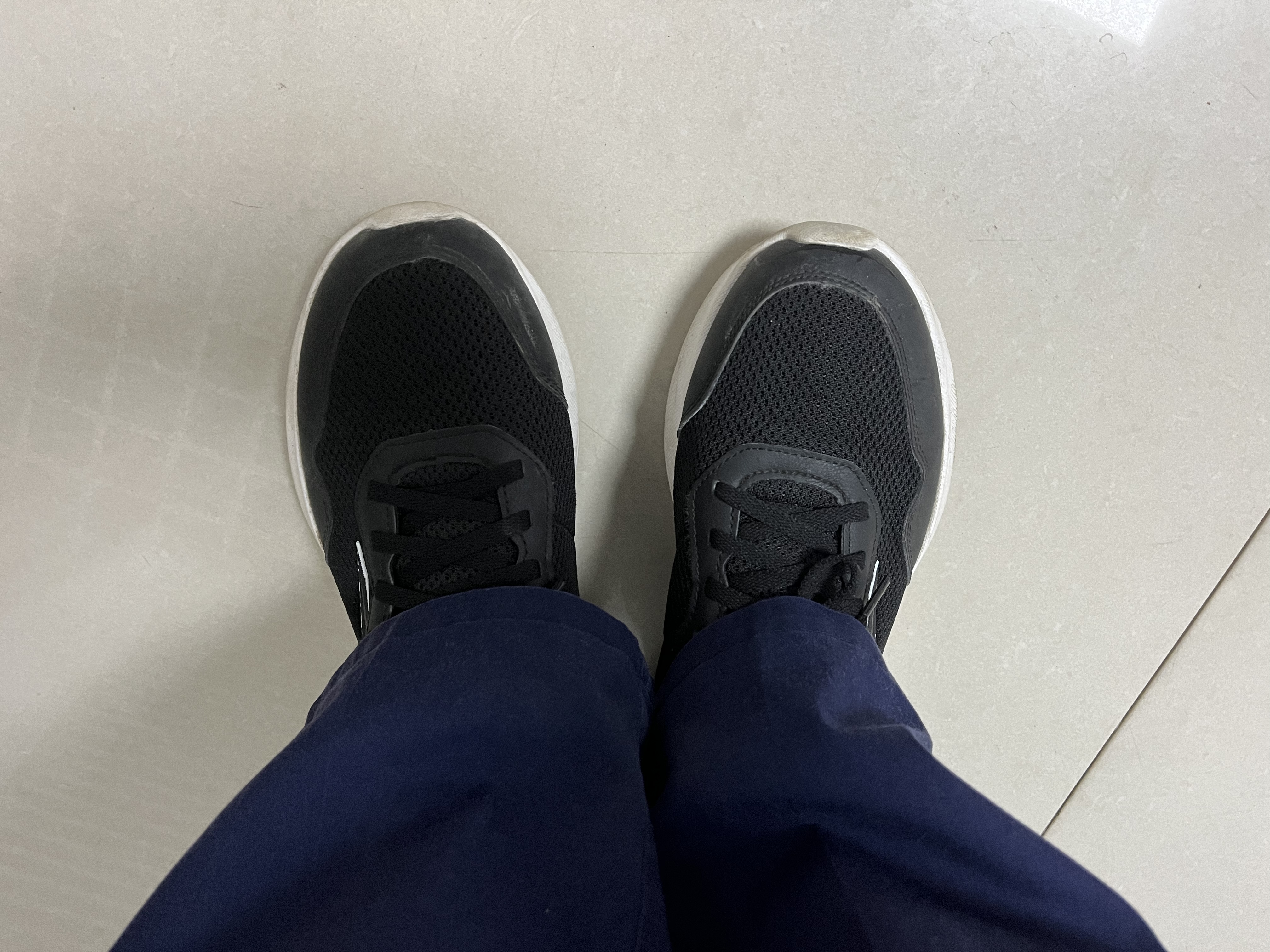安踏晴空丨男鞋运动鞋子男士秋季款皮网拼接透气软底减震慢跑鞋跑步鞋 【晴空-透气皮网面】基础黑/纸莎白-4 41 实拍图