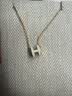 爱马仕（HERMES）Mini Pop H项链 玫瑰金链条椭圆立体珐琅项链送女友节日送礼 白色玫瑰金H147992FO49 链长40cm吊坠0.7*0.9cm 实拍图
