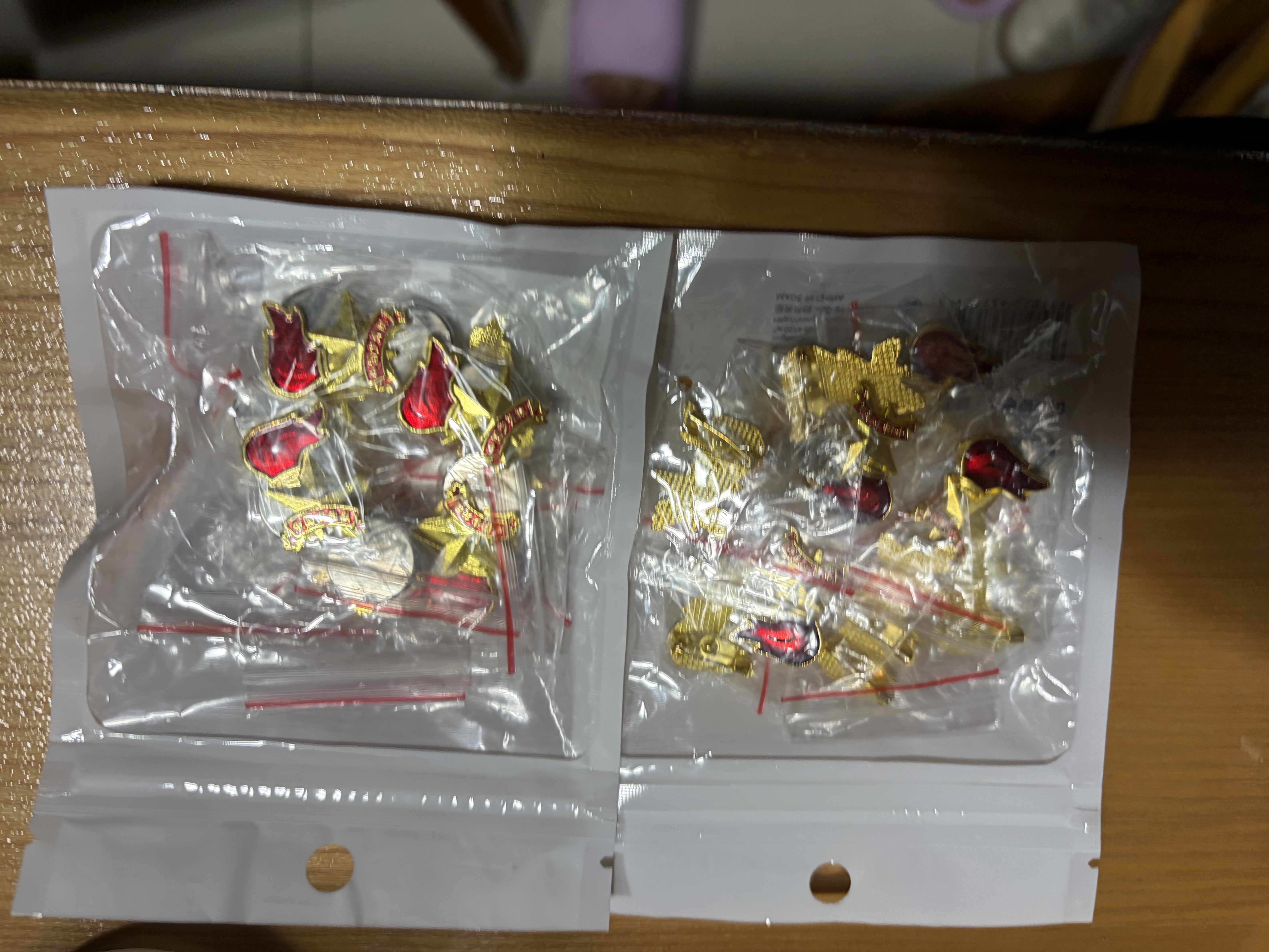 优和（UHOO）标准款队徽京东自营校徽小学生磁扣别针立体款火炬队徽 20倍超强磁扣10个装 1019 实拍图