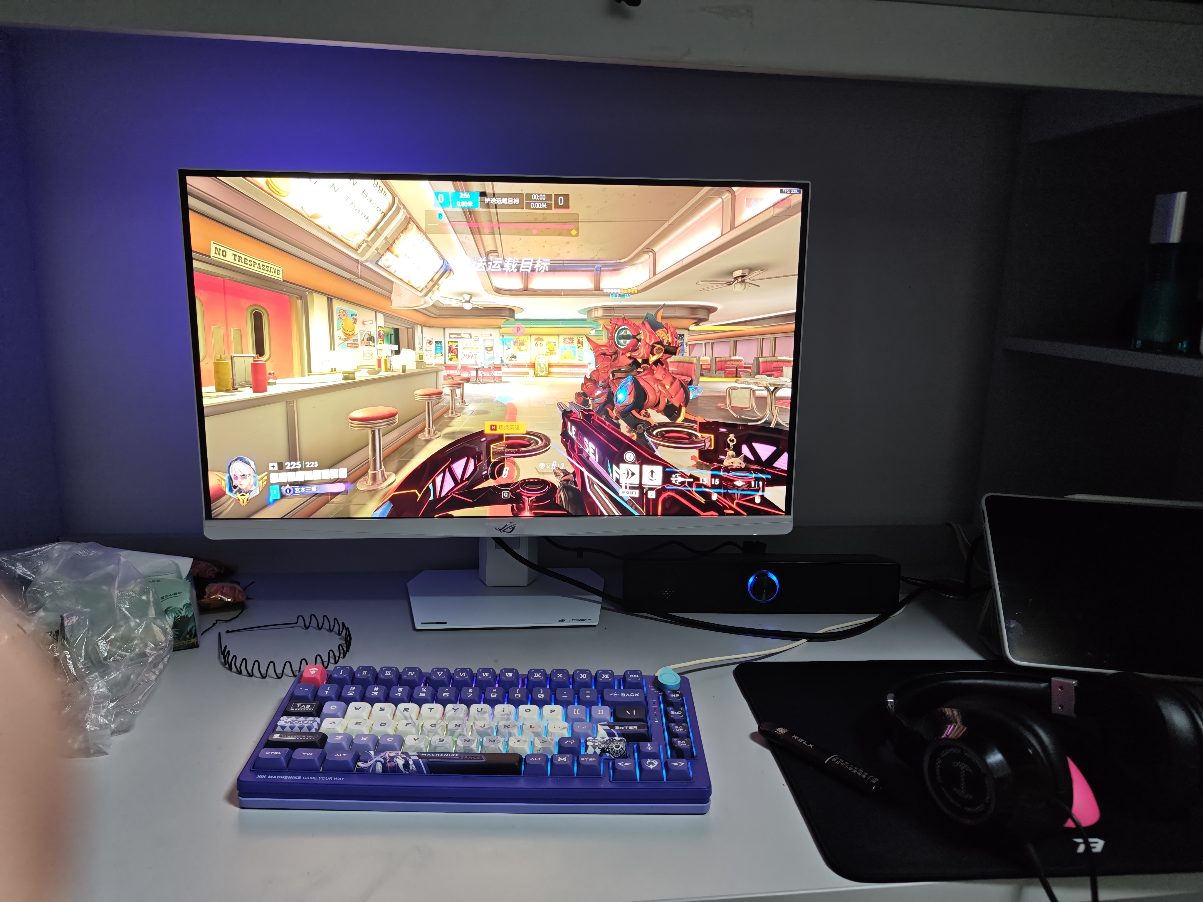 华硕ROG XG27ACMEG-W 27英寸显示器2K电竞显示器2K 240Hz超频260Hz HDR400 G-Sync 0.3ms响应 HDMI 2.1 实拍图