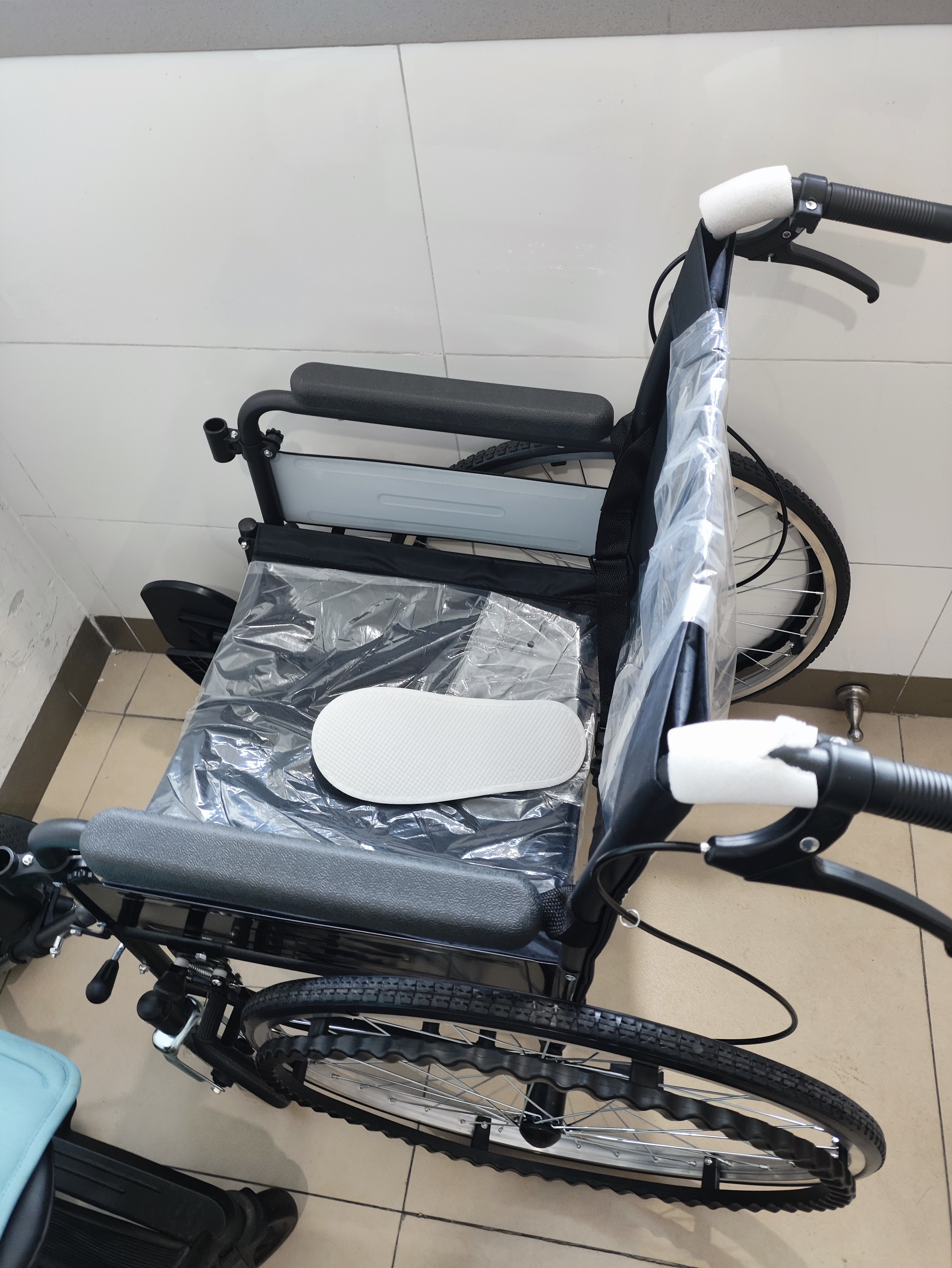 怡辉（YIHUI）轮椅骨折可抬腿老人专用可轻便折叠带腿托年轻人骨折医用代步车 实拍图