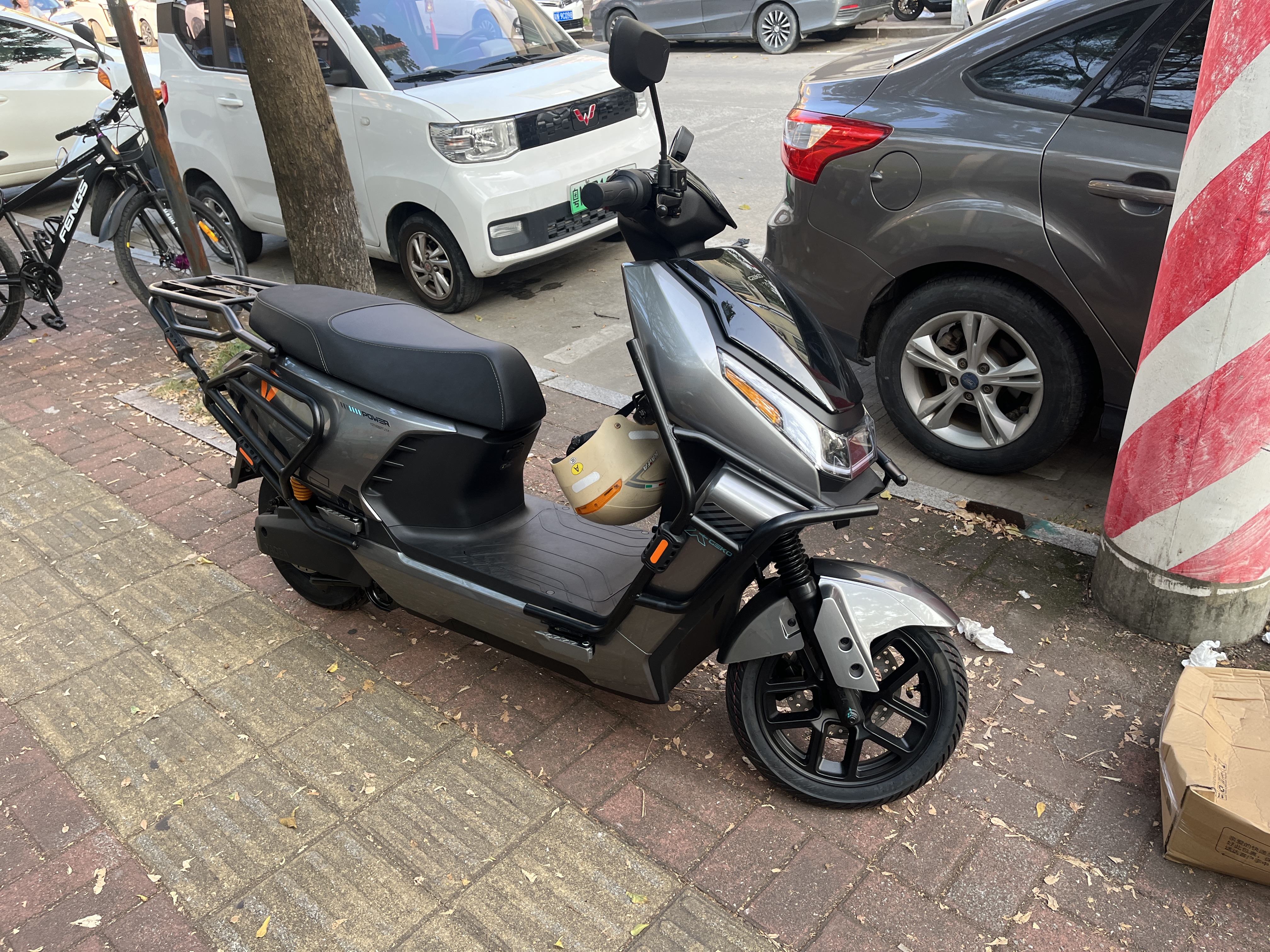 雅迪钛酷S600 高配电动摩托车1500W【自由玩车】72V超长续航电瓶车官方通勤外卖车裸车 索罗灰 实拍图