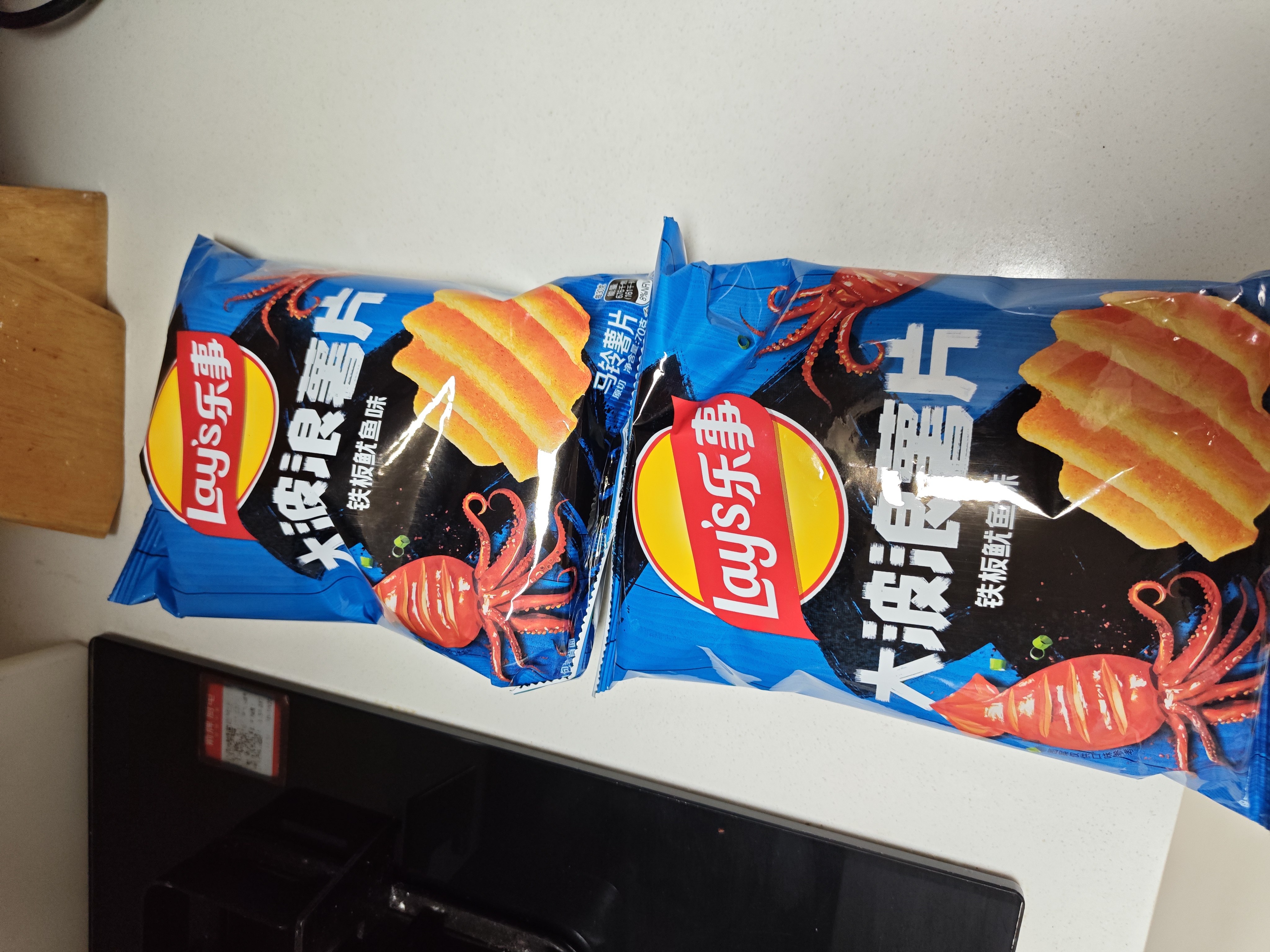 乐事（Lay's）大波浪薯片 铁板鱿鱼味 70g 零食 休闲食品 实拍图