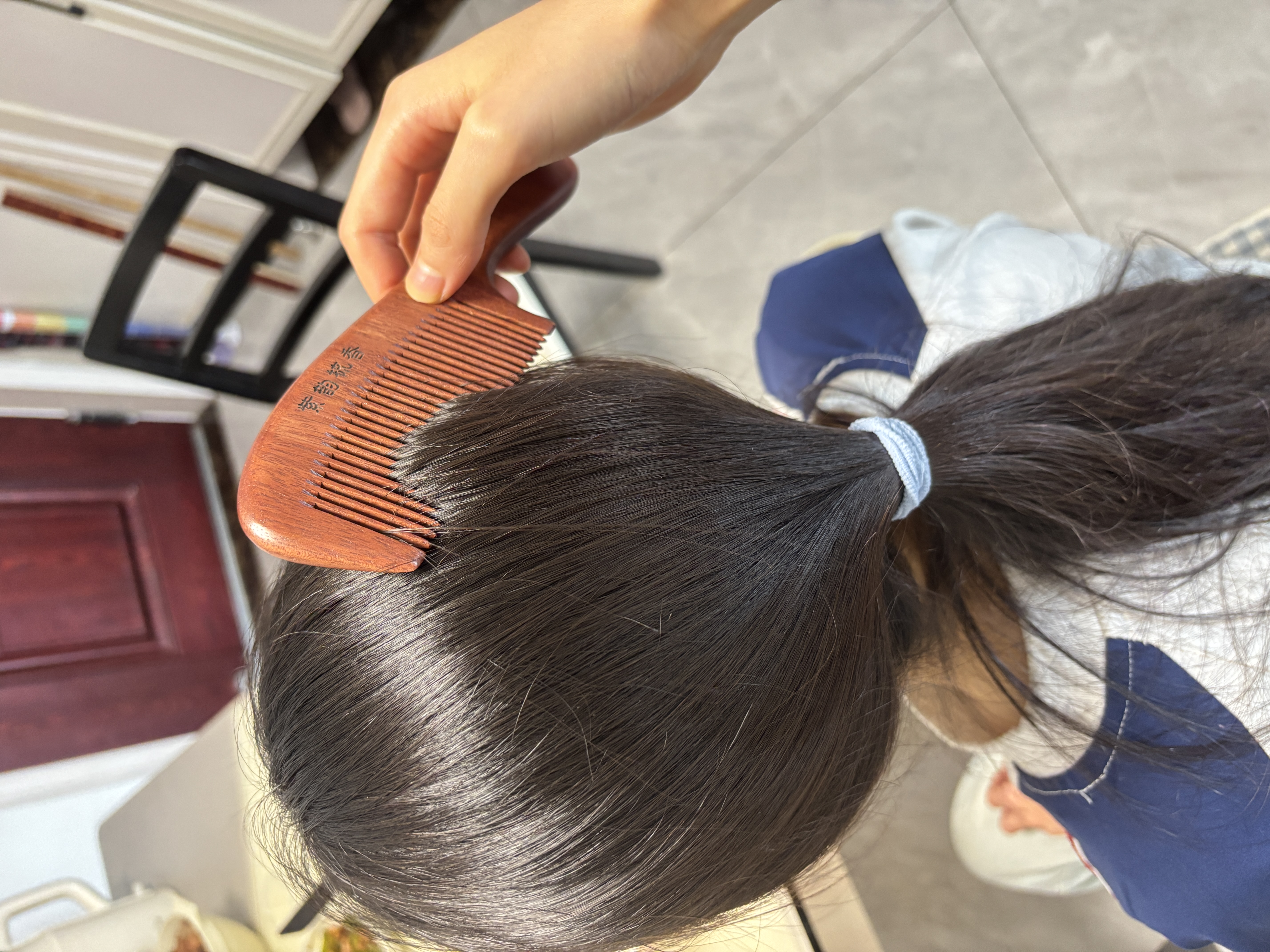 紫韵梳香大号整料黄桃木梳子女士男士养生经络按摩梳细齿赛檀木梳子M-12 实拍图