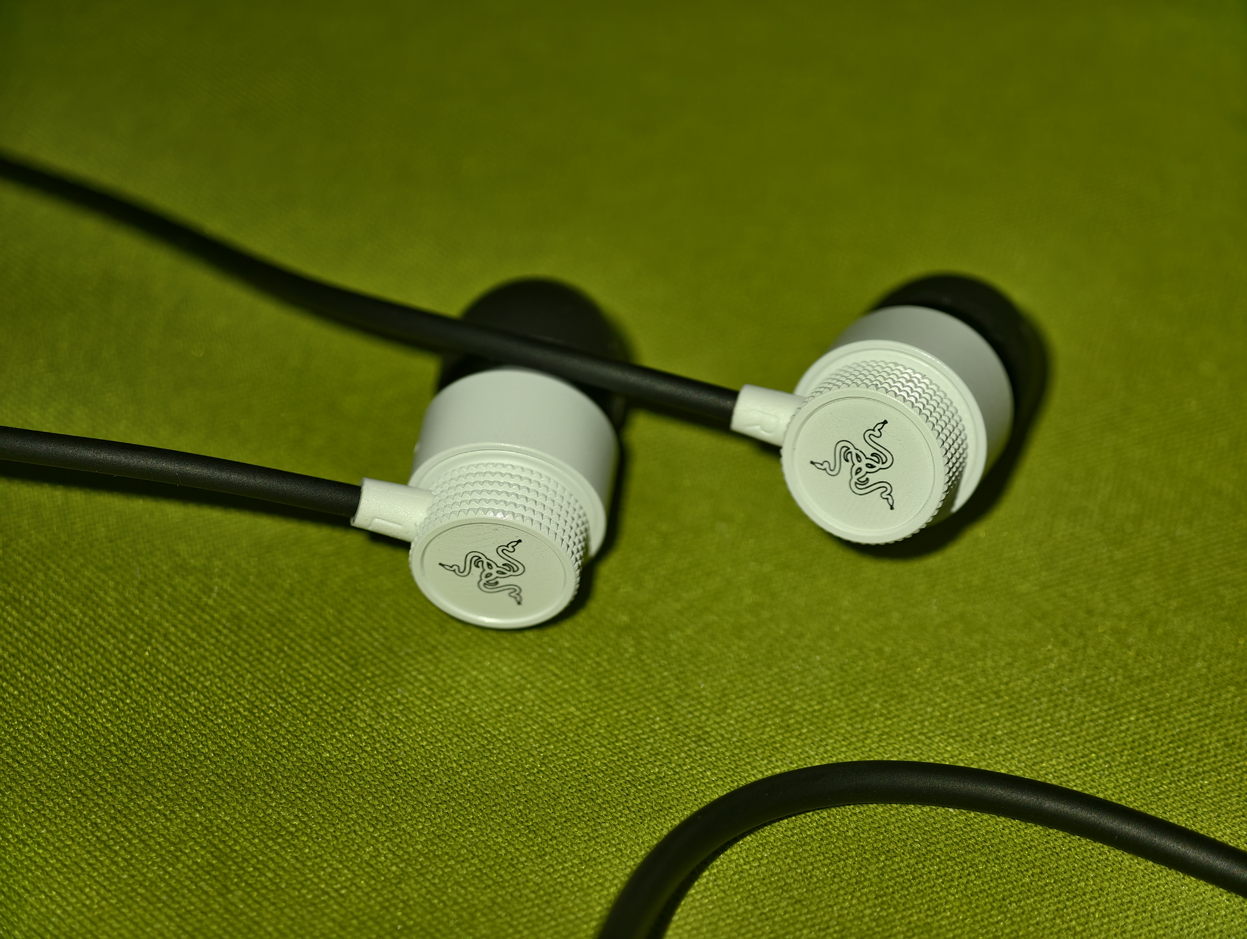 雷蛇（Razer）战锤狂鲨V3有线入耳式耳机 7.1环绕声 吃鸡神器 三角洲官方指定 Type C 白色（赠THX软件 可调EQ） 实拍图