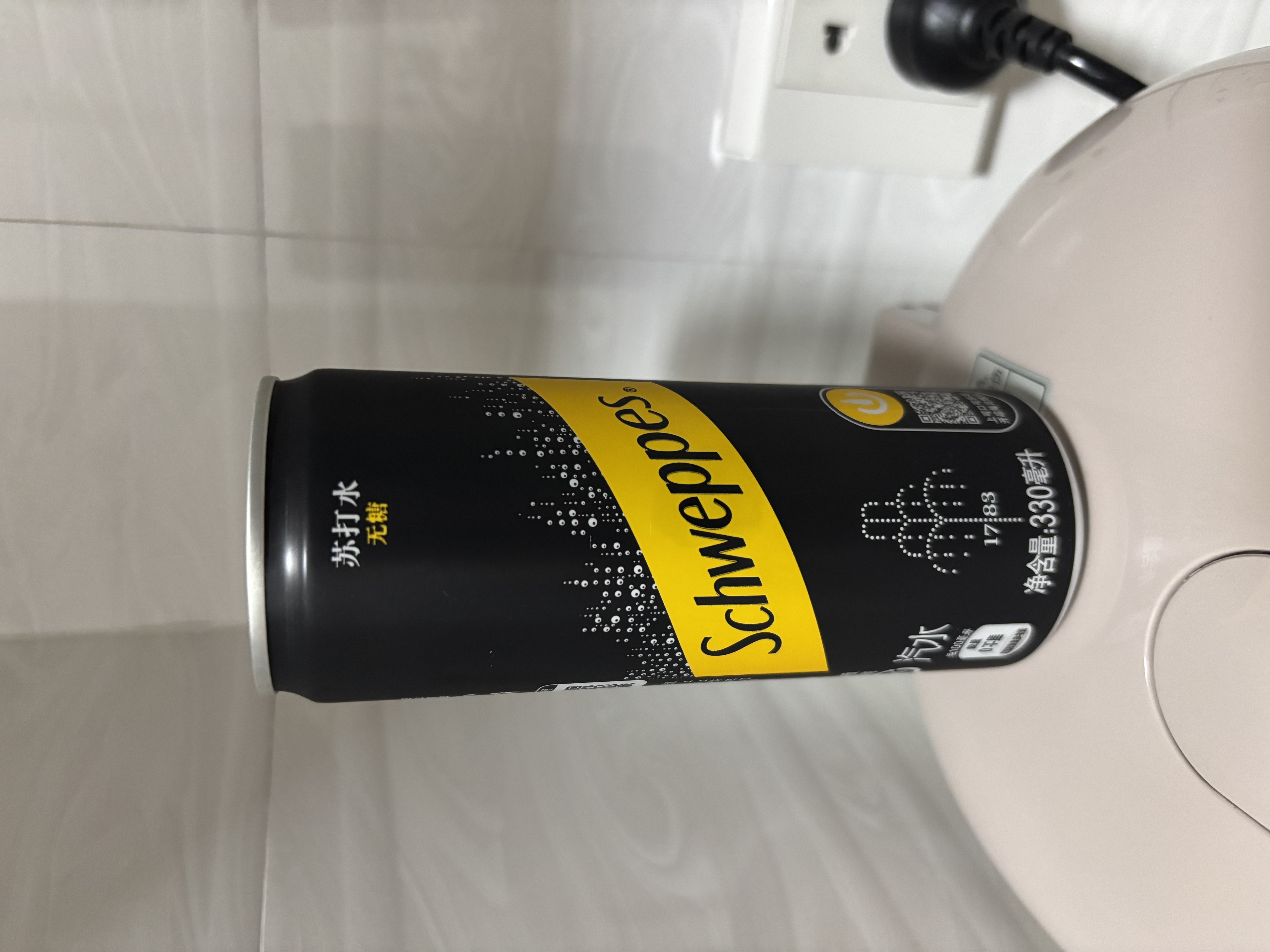 可口可乐（Coca-Cola）怡泉Schweppes 无糖零卡 苏打水汽水饮料 330ml*24罐 整箱装 实拍图