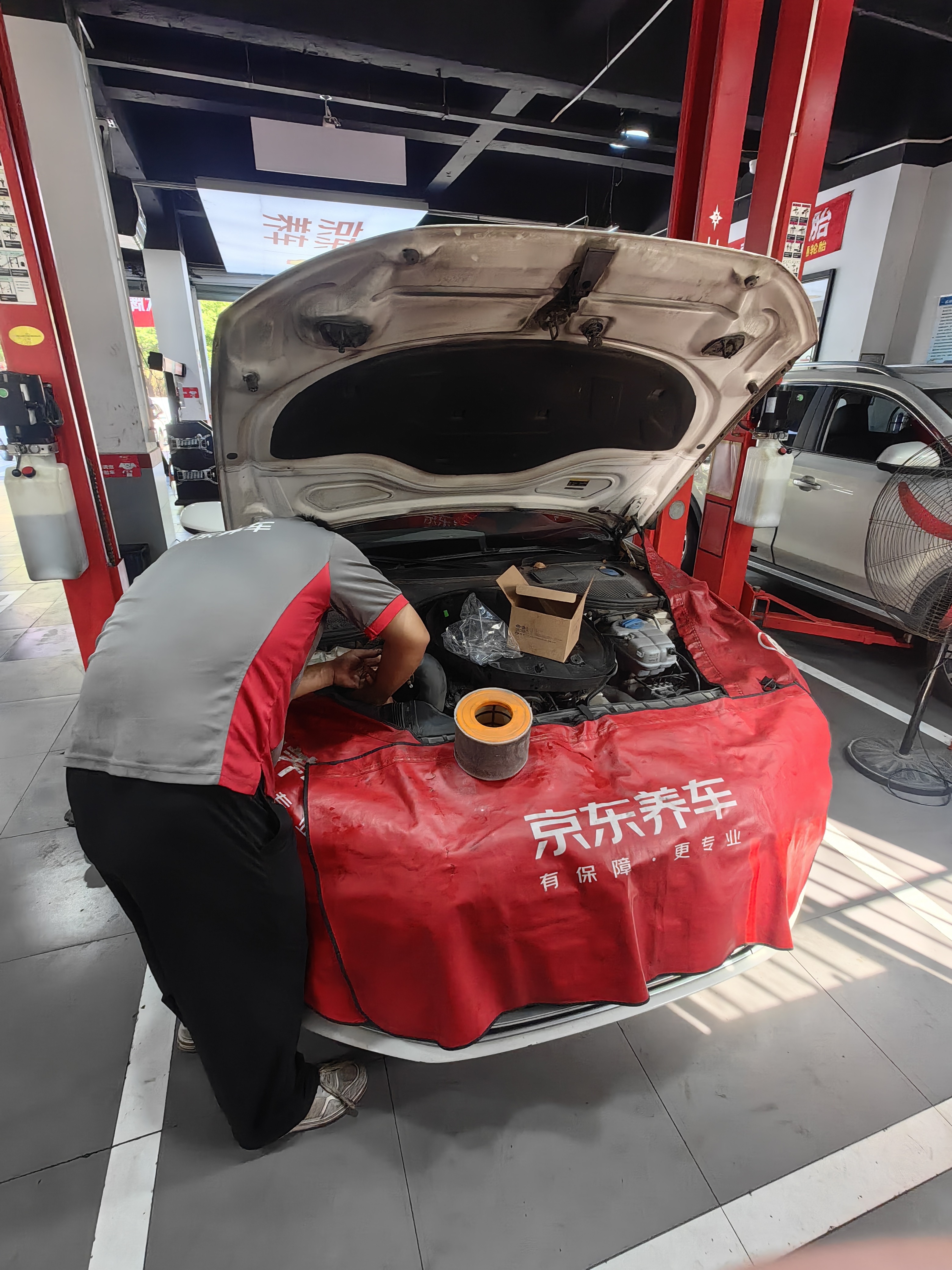 奥迪（AUDI）原厂空气滤芯滤清器 A6L 1.8T/2.0T 实拍图