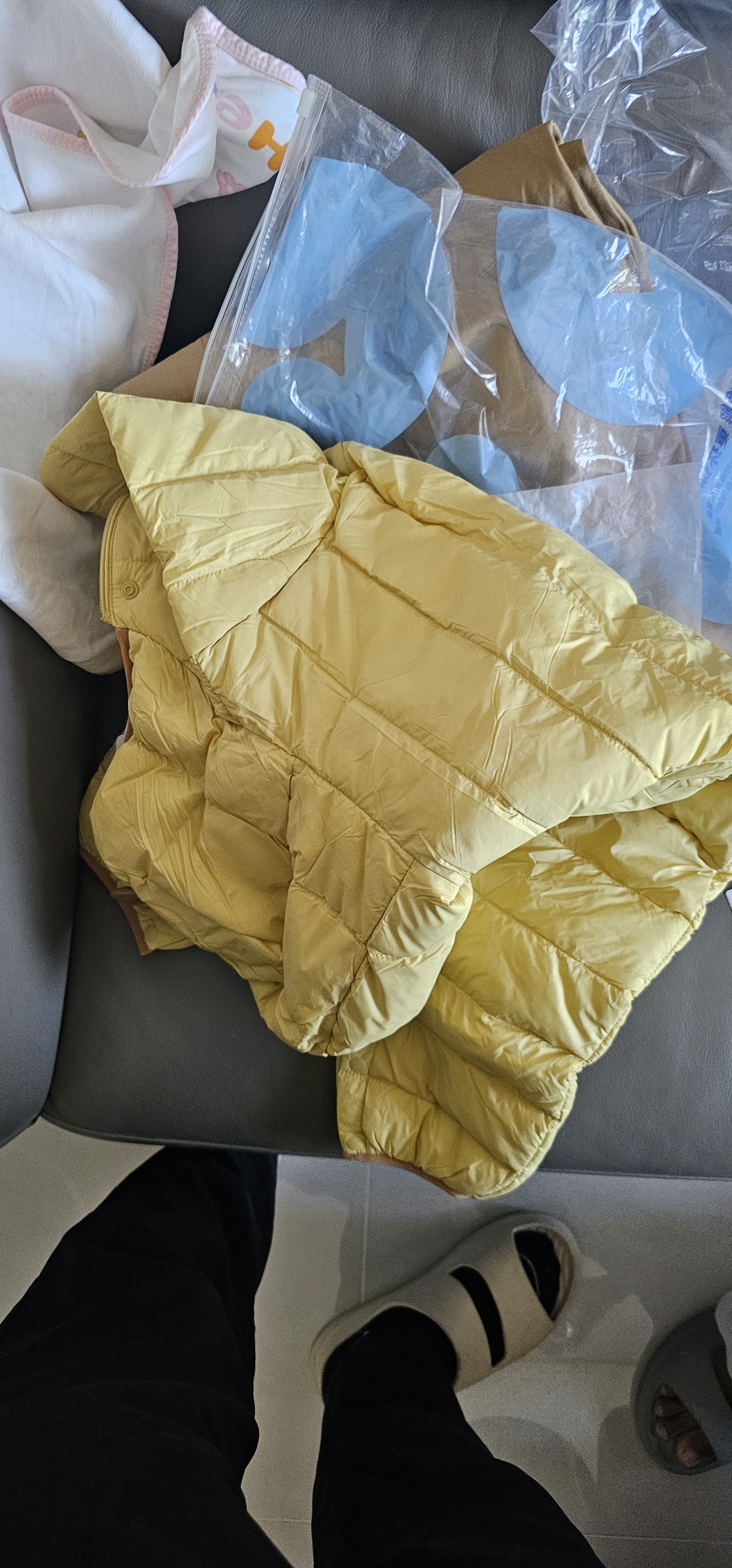 迷你巴拉（minibala）【迷你小蛋仔】儿童连体羽绒服男女童宝宝冬日保暖萌趣外套新款 蜜糖黄 【白鸭绒-1000+清洁度】 80 CM -充绒量59.9g 实拍图