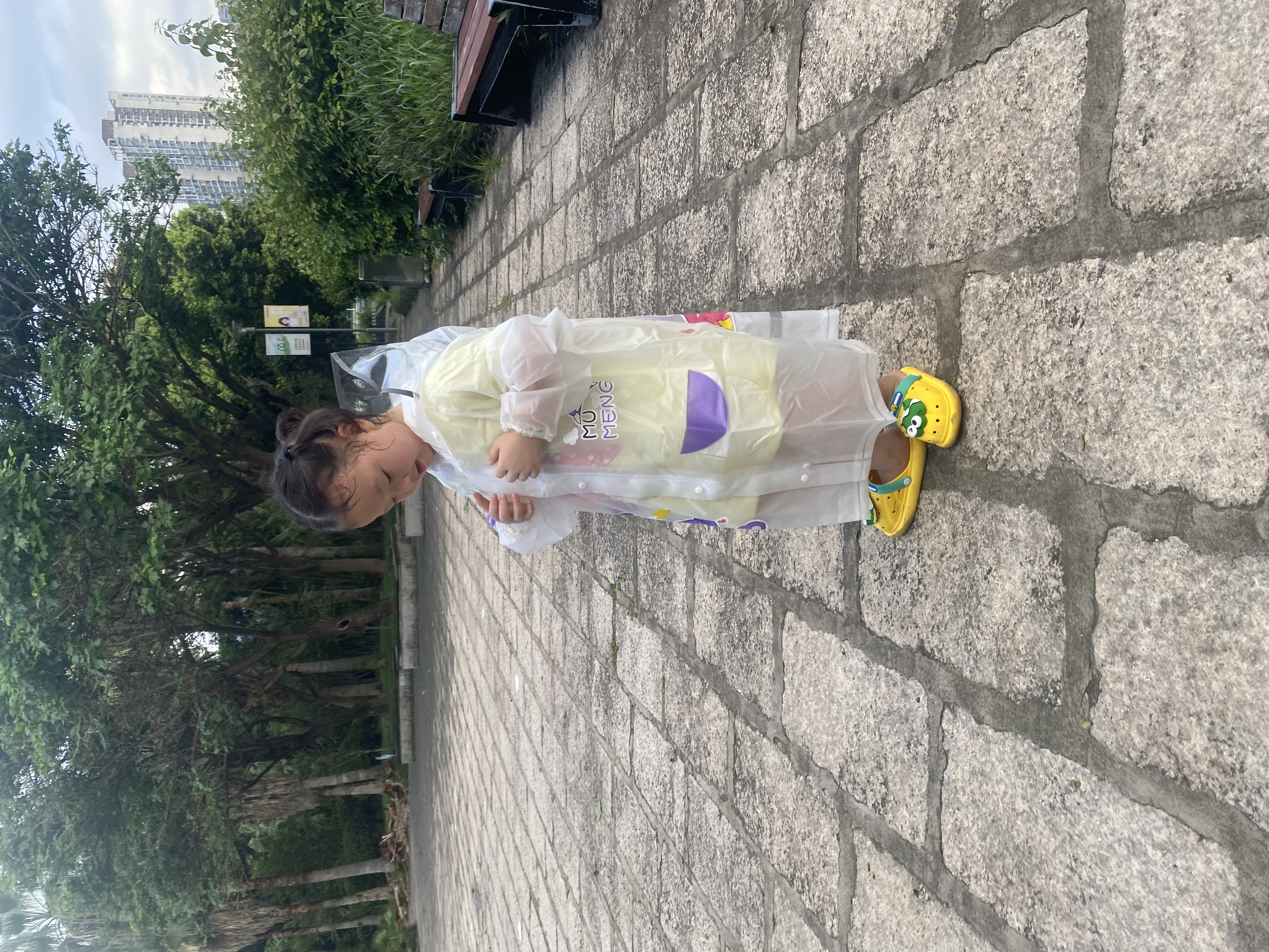 牧萌儿童雨衣男童学生上学专用带书包位女童防雨服幼儿园雨披 实拍图