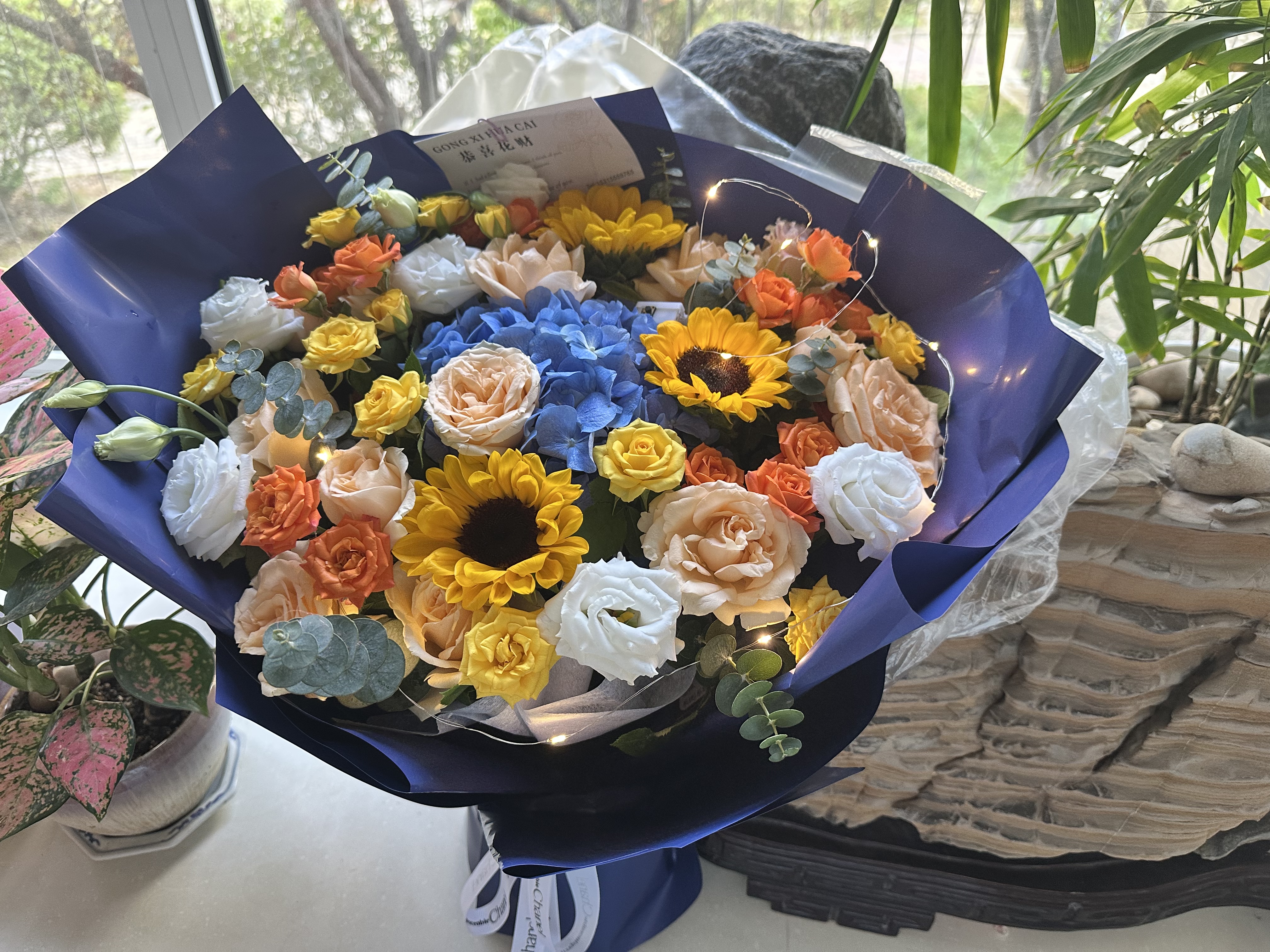 插画鲜花速递向日葵玫瑰混搭花束送女友生日礼物全国同城小时达配送 绣球向日葵香槟玫瑰混搭花束 实拍图