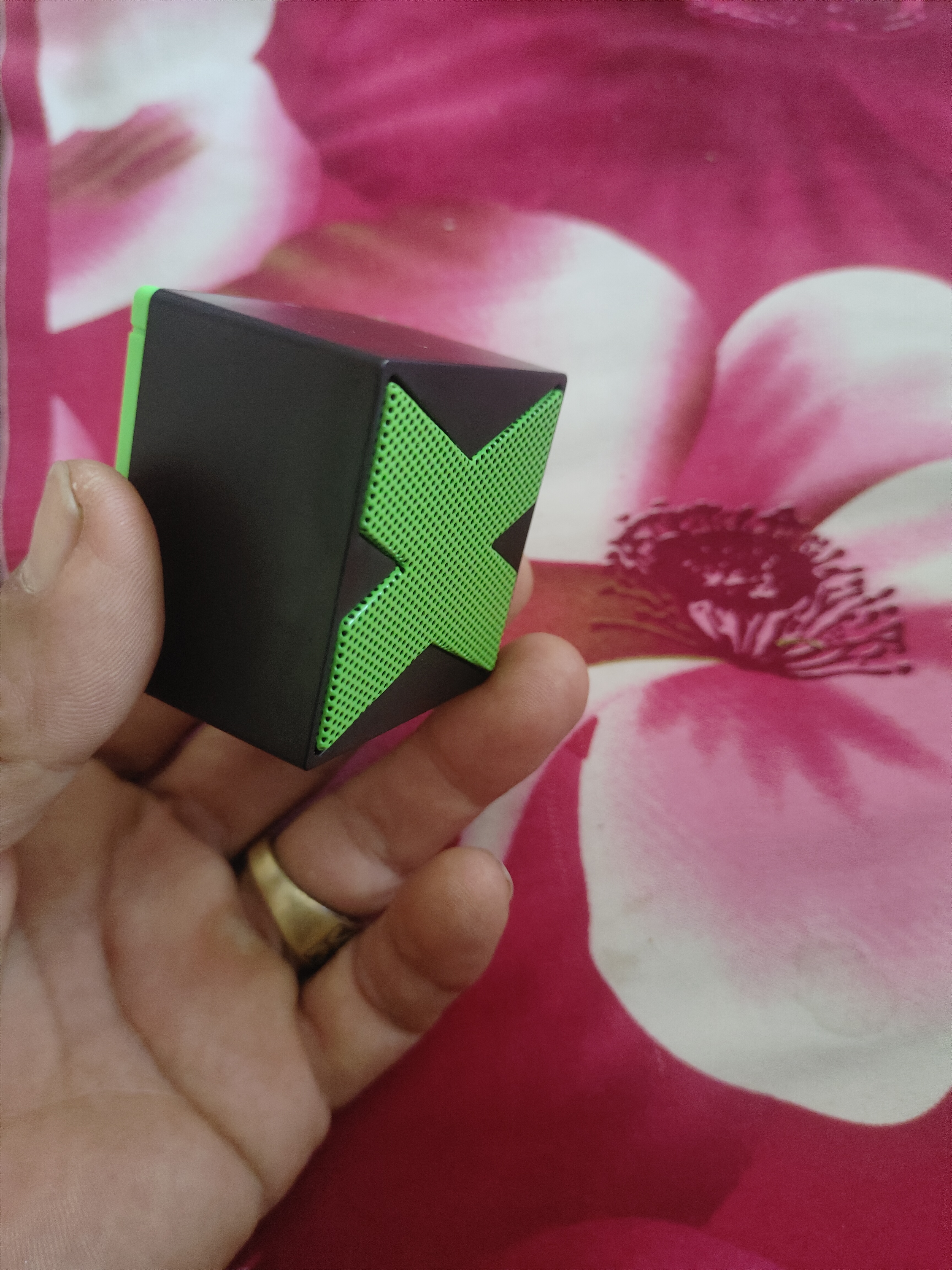 【3D立体音】汽车蓝牙音箱无线低音炮basix迷你车载户外音响便携 电光绿 实拍图