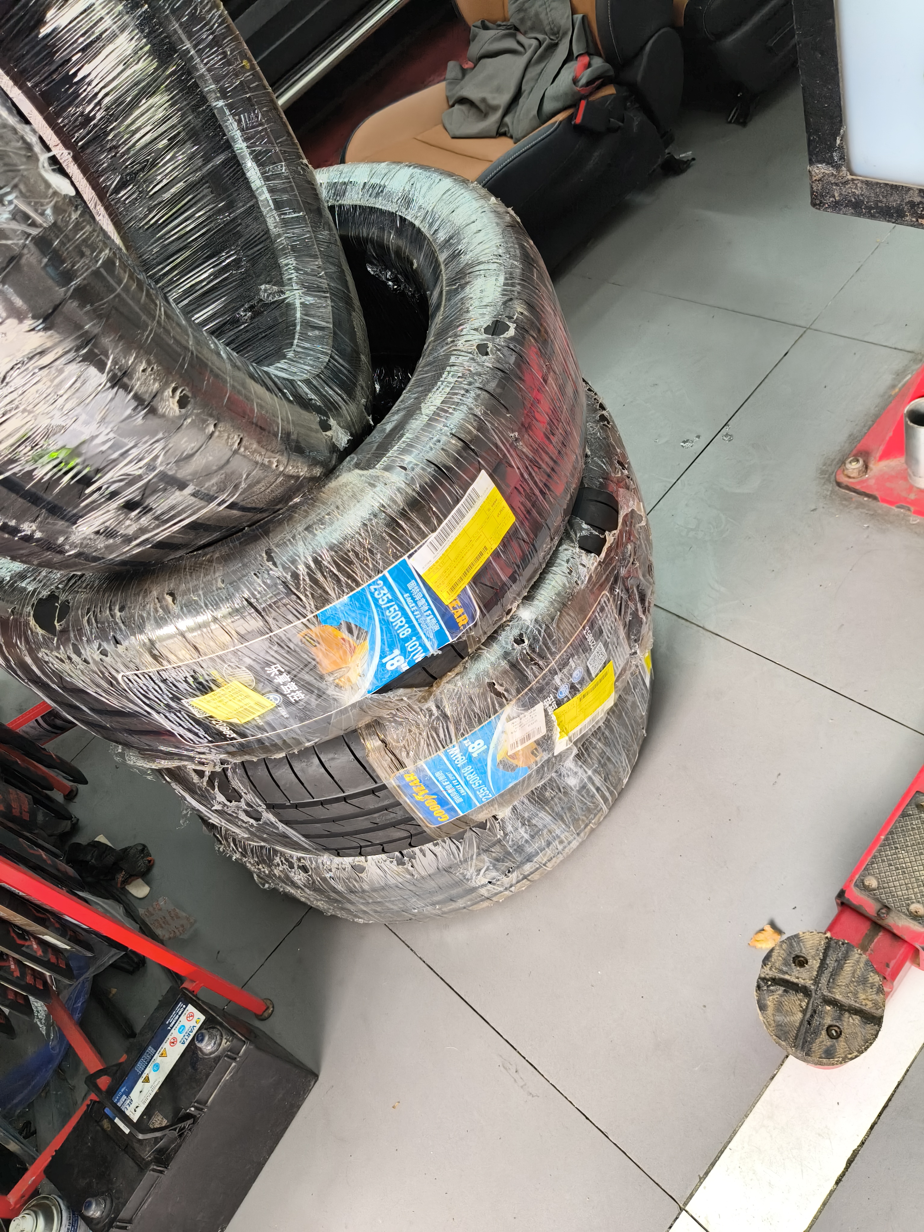 固特异（Goodyear）汽车轮胎235/50R18 101W 鹰驰F1酷跑 适配福特翼虎/大众 御乘升级 实拍图