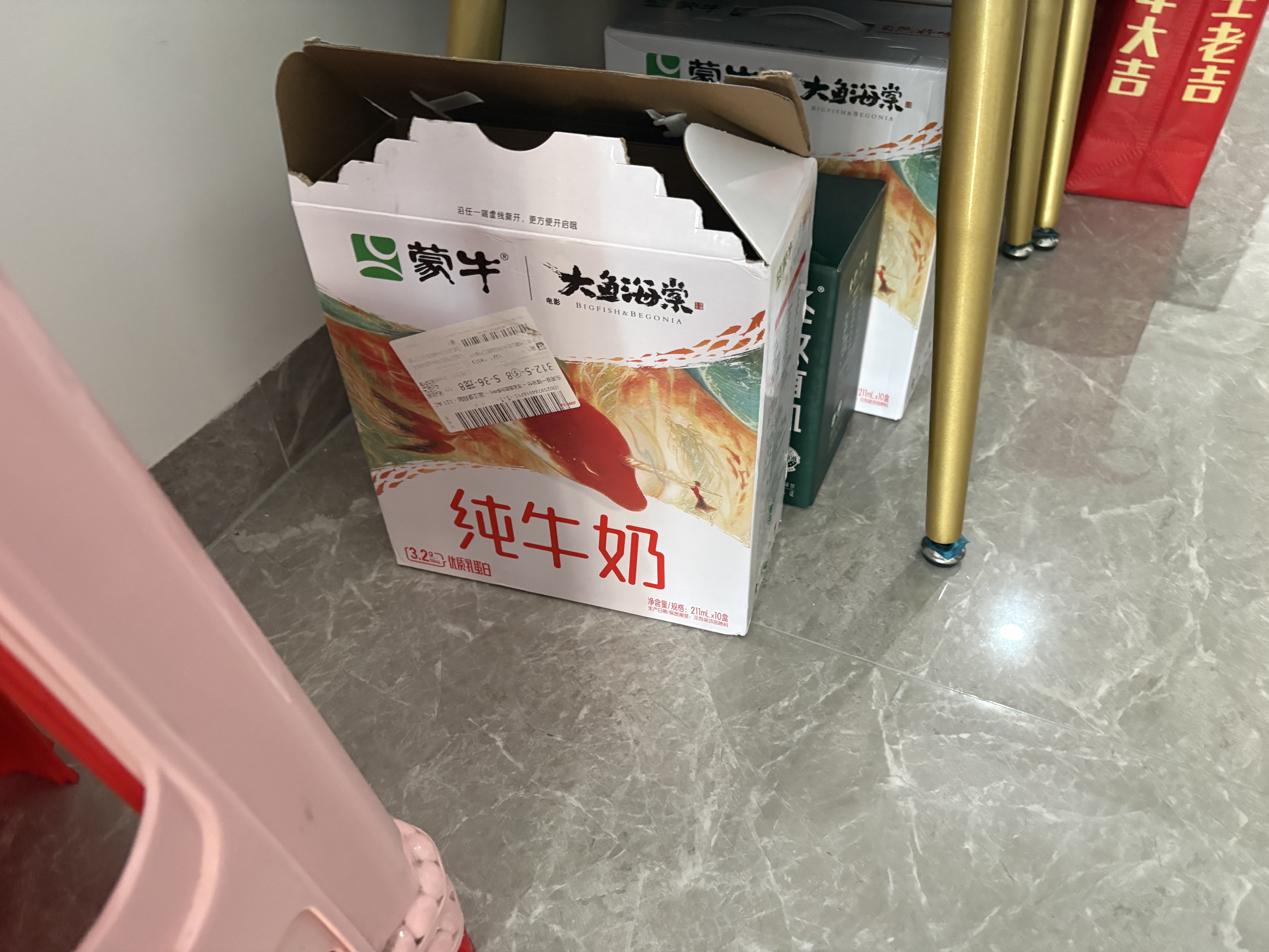 蒙牛全脂纯牛奶211ml*10盒 3.2g蛋白 送礼礼盒 实拍图