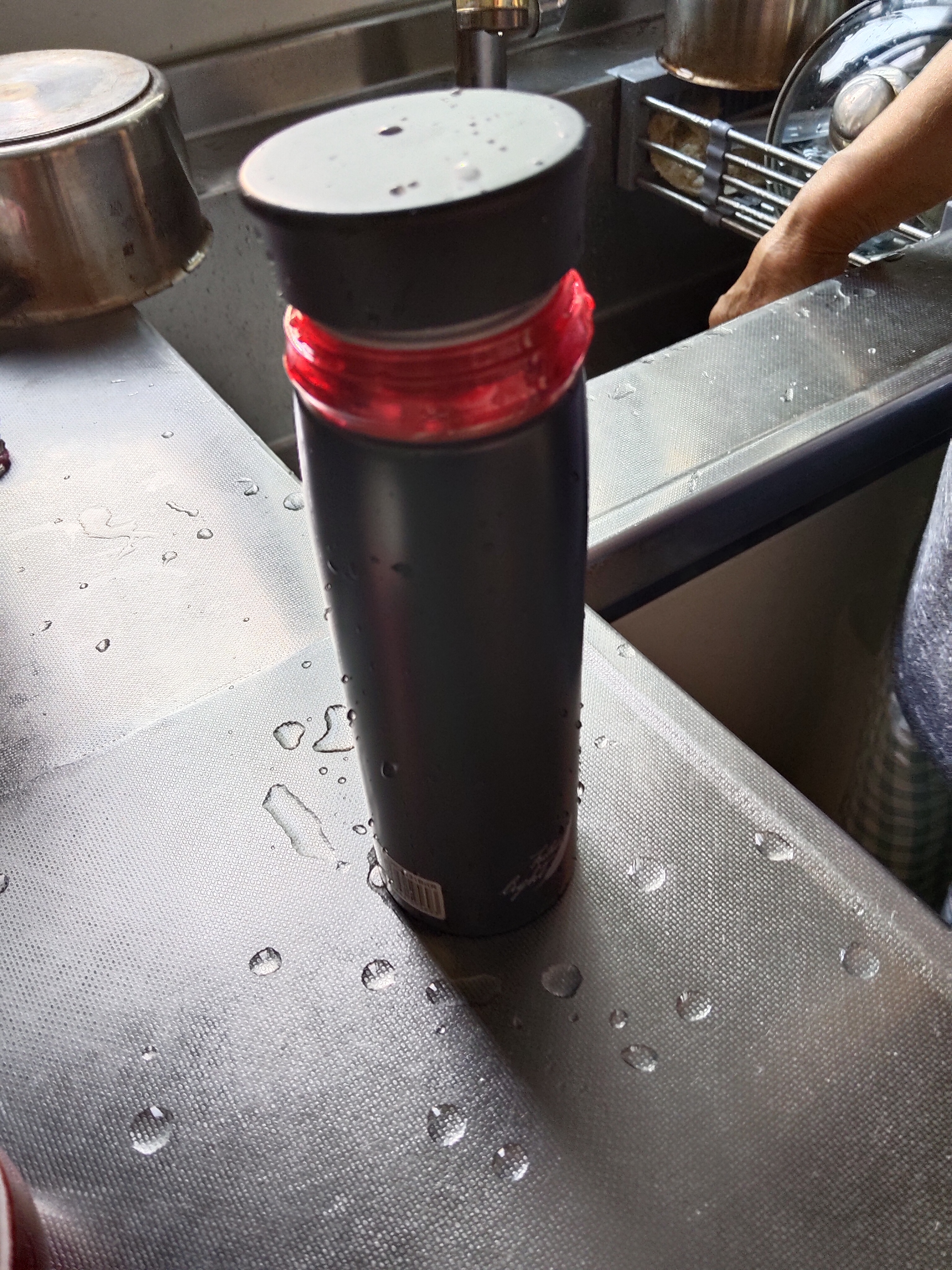 乐扣乐扣（LOCK&LOCK）菲特旋转盖轻量杯保温杯学生商务水杯450ml黑红 LHC4131BKR 实拍图