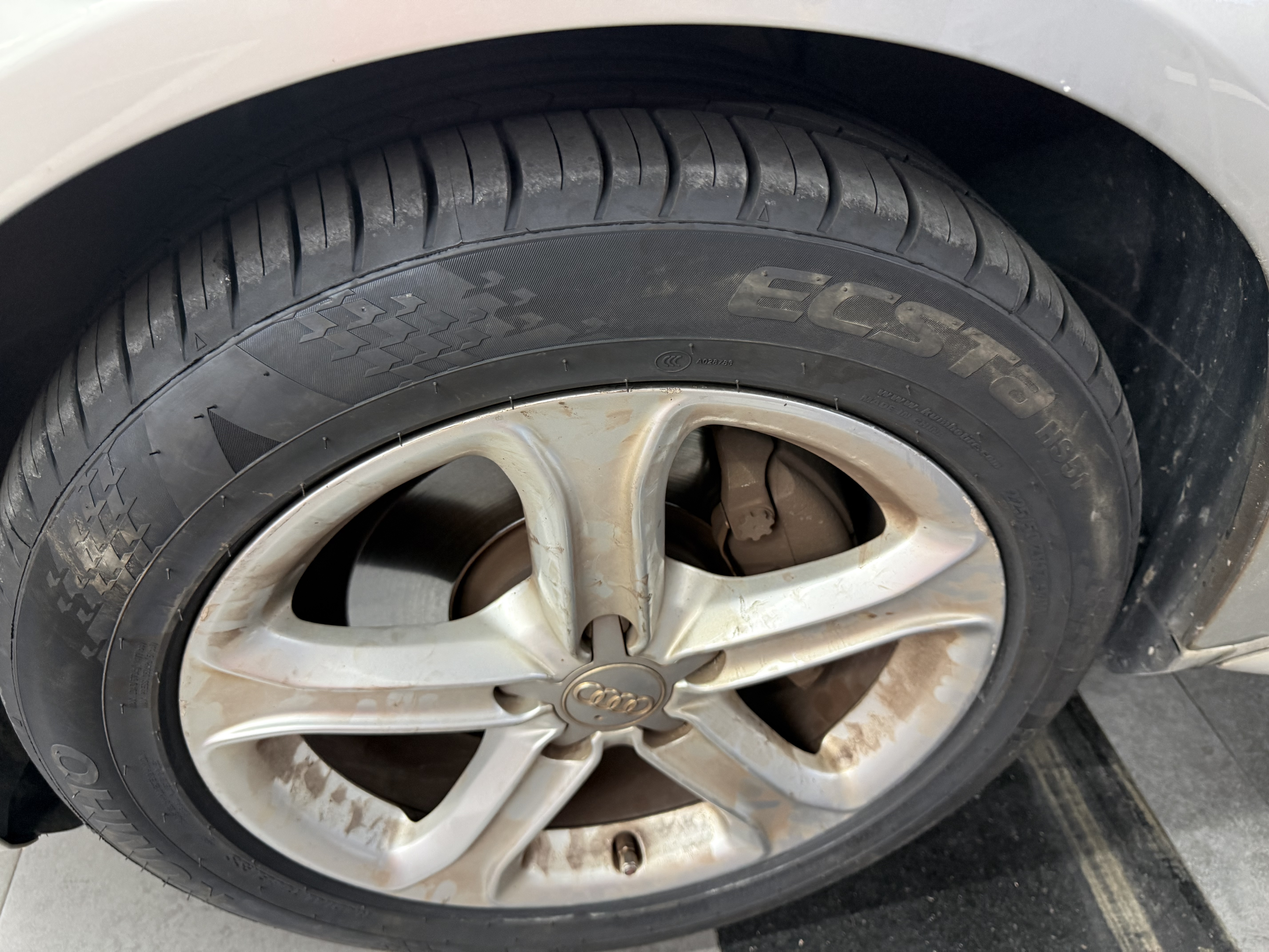 锦湖KUMHO汽车轮胎 225/50ZR17 94W HS51 适配雅阁/凌渡/皇冠/奥迪A4L 实拍图