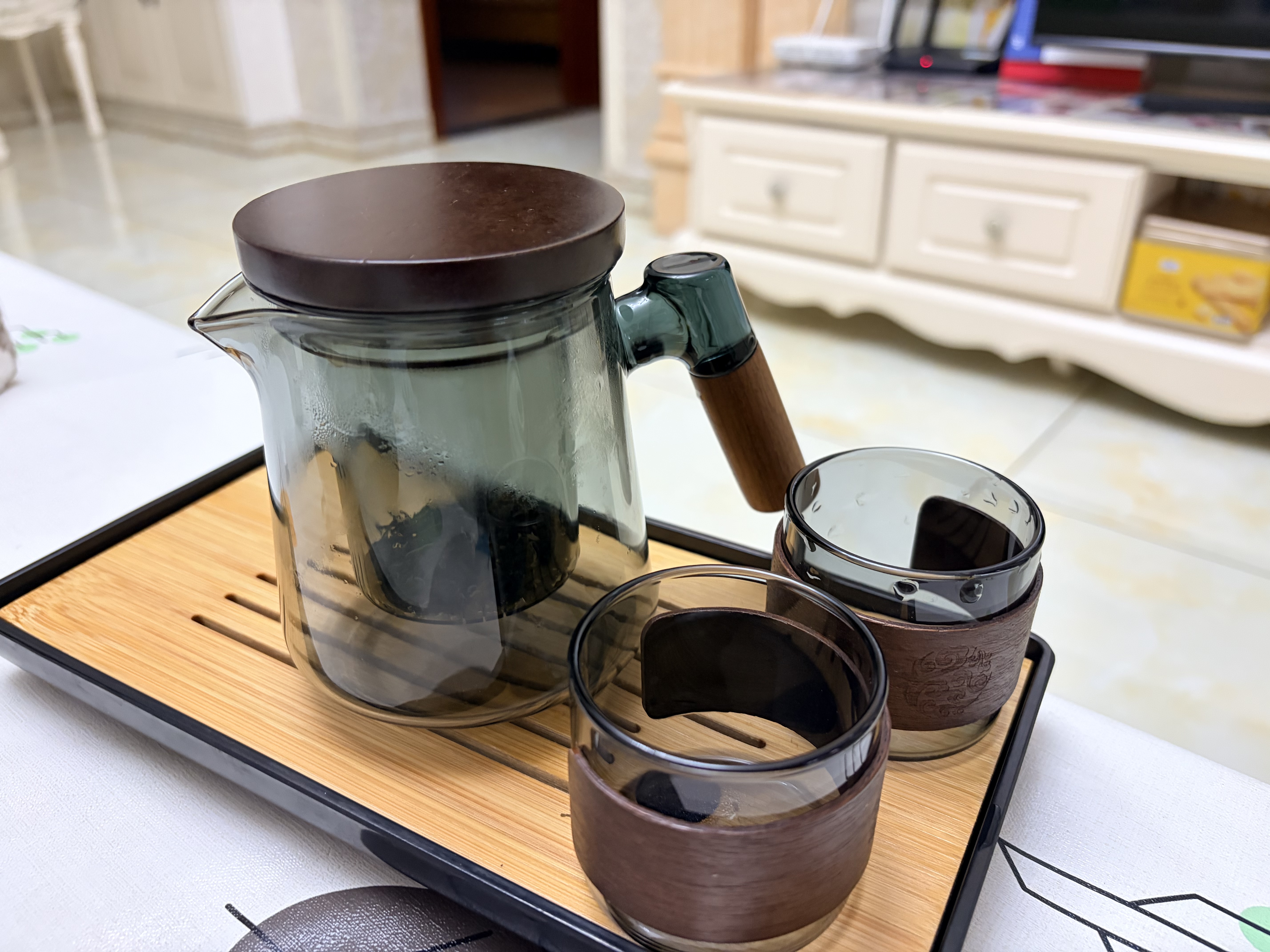 忆壶茶（YIHUTEA）茶具套装茶壶泡茶杯家用懒人泡茶器茶水分离茶杯带茶盘个人专用 【含托盘】轻奢黑 壶+木圈2杯 4件 实拍图