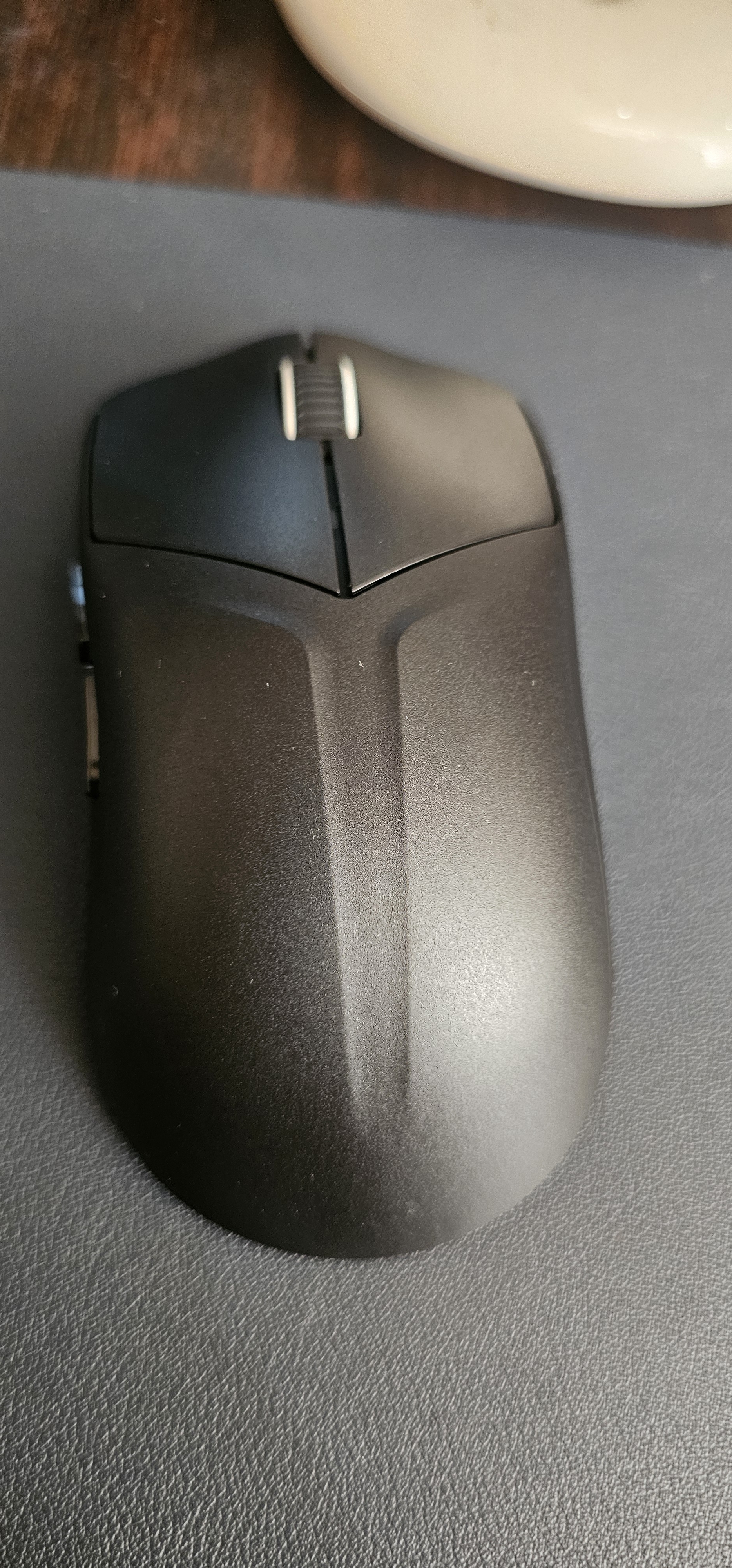 联想（Lenovo）拯救者M6XPro无线电竞游戏鼠标蓝牙有线三模3395传感器轻量化人体工学中小手鼠标LCM2883P 幻影黑 实拍图