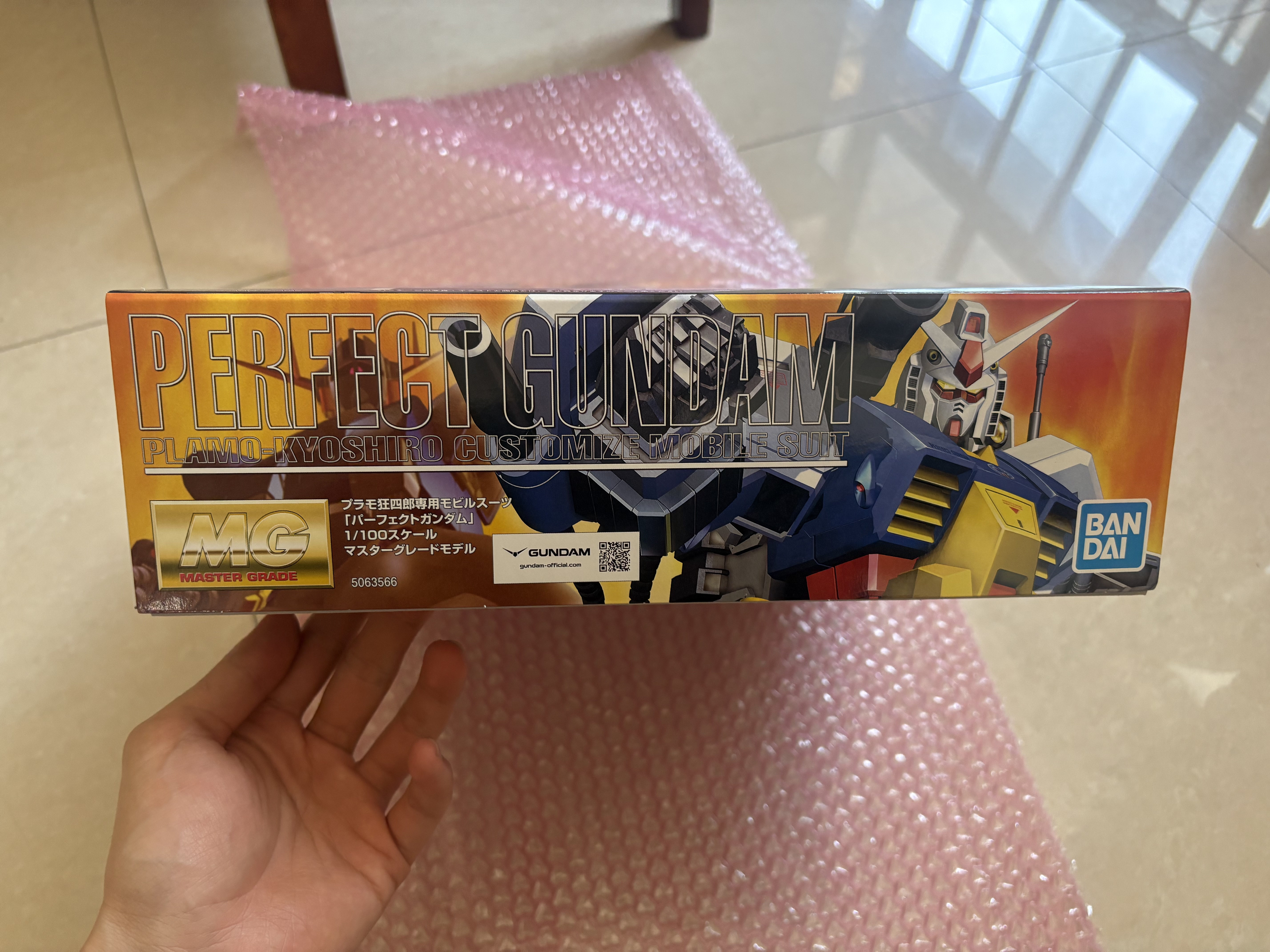 万代（BANDAI）MG 1/100 狂四郎 完美高达 拼装模型 实拍图