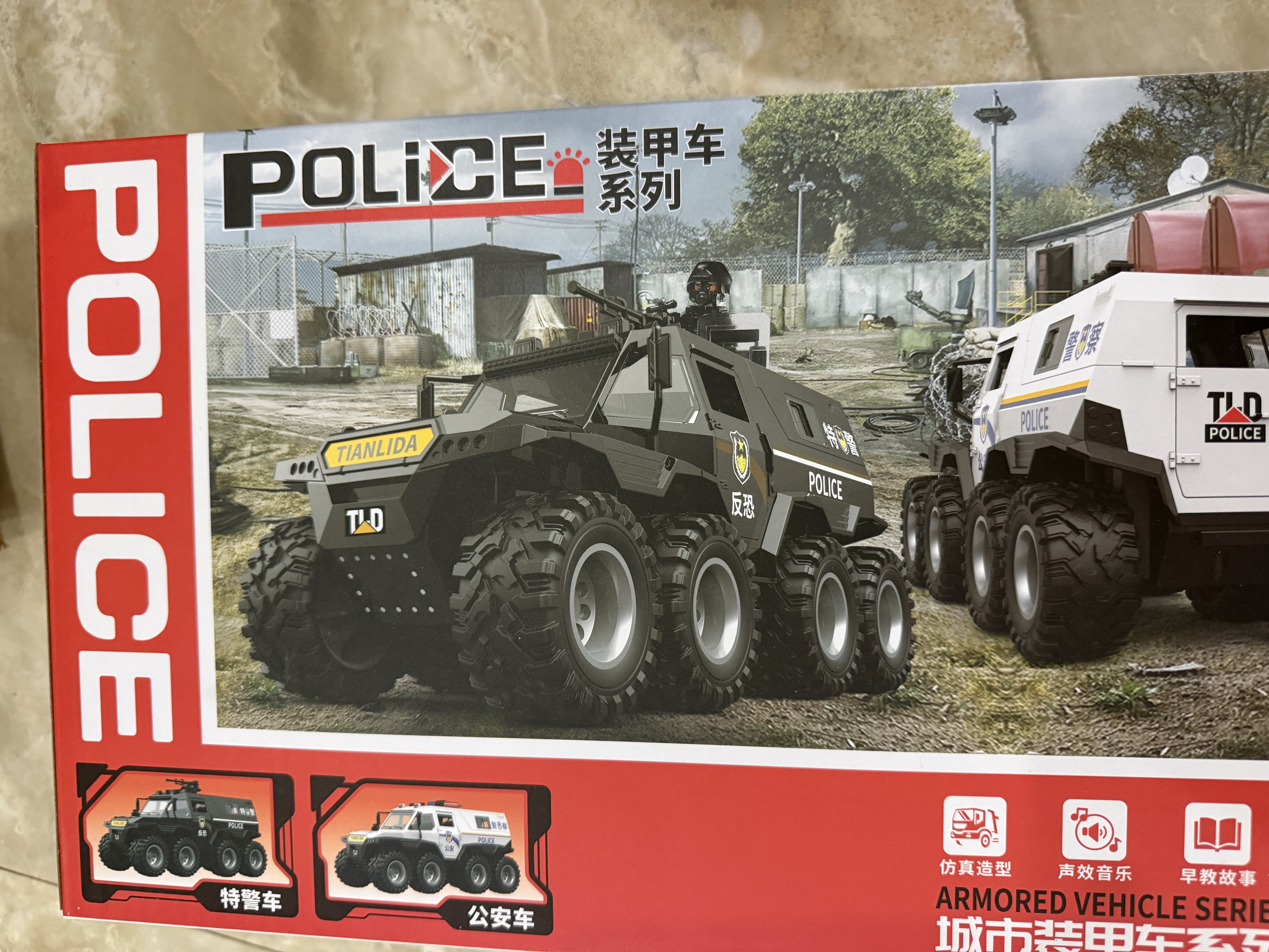 Holy STONE儿童玩具特警车3-6岁5玩具车大号装甲车越野小汽车男孩生日礼物 八轮特警车礼盒【1:18】-变卡车+惯性+声光+可开门 男童3岁-1宝宝防爆警察车美多卡新款2026火最的玩具 实拍图