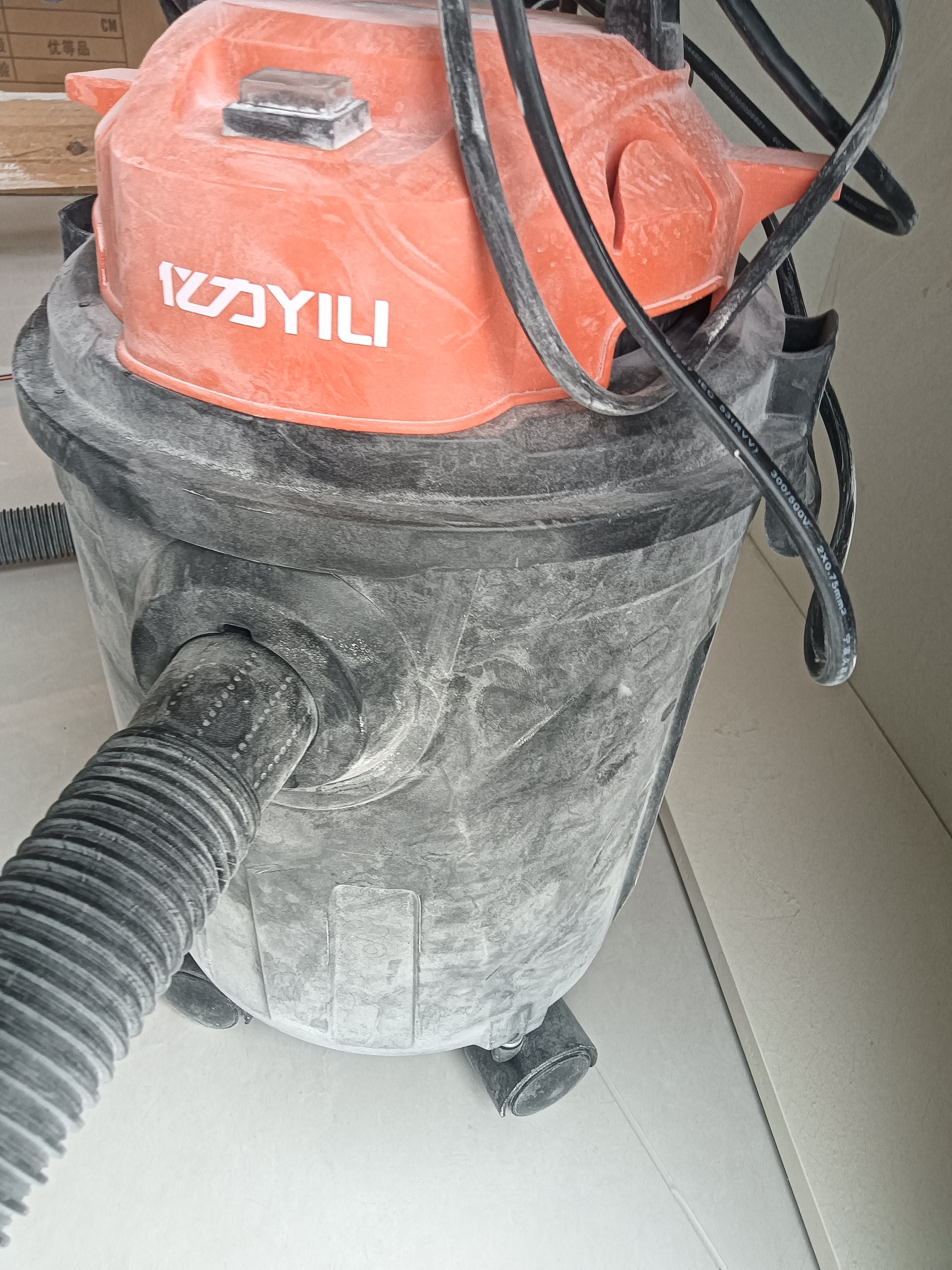 亿力家用吸尘器超强力大吸力干湿两用 工业开荒美缝保洁桌面床上地毯汽车车载用除吸尘机神器6341-10L 实拍图