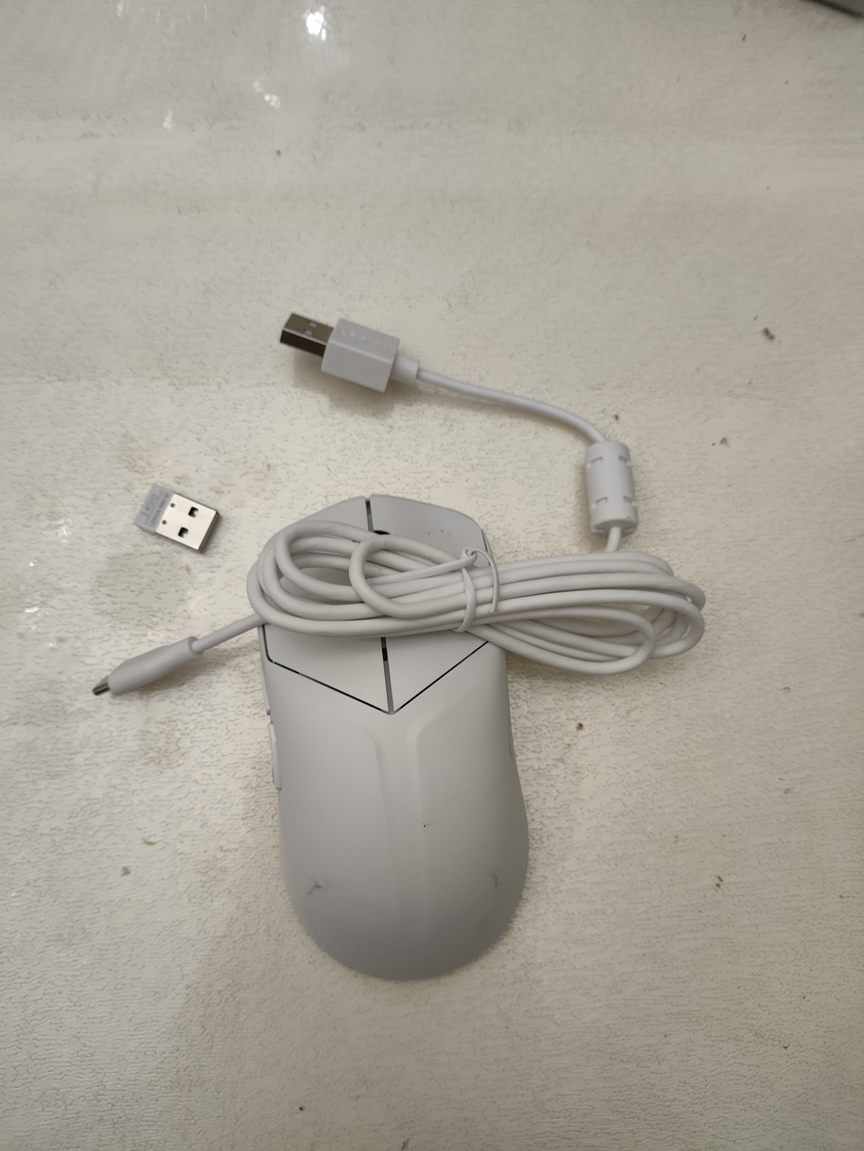 联想（Lenovo）拯救者M6X SE游戏鼠标无线电竞蓝牙有线三模办公便携适用拯救者R9000/Y7000p/斗战者 白色 实拍图