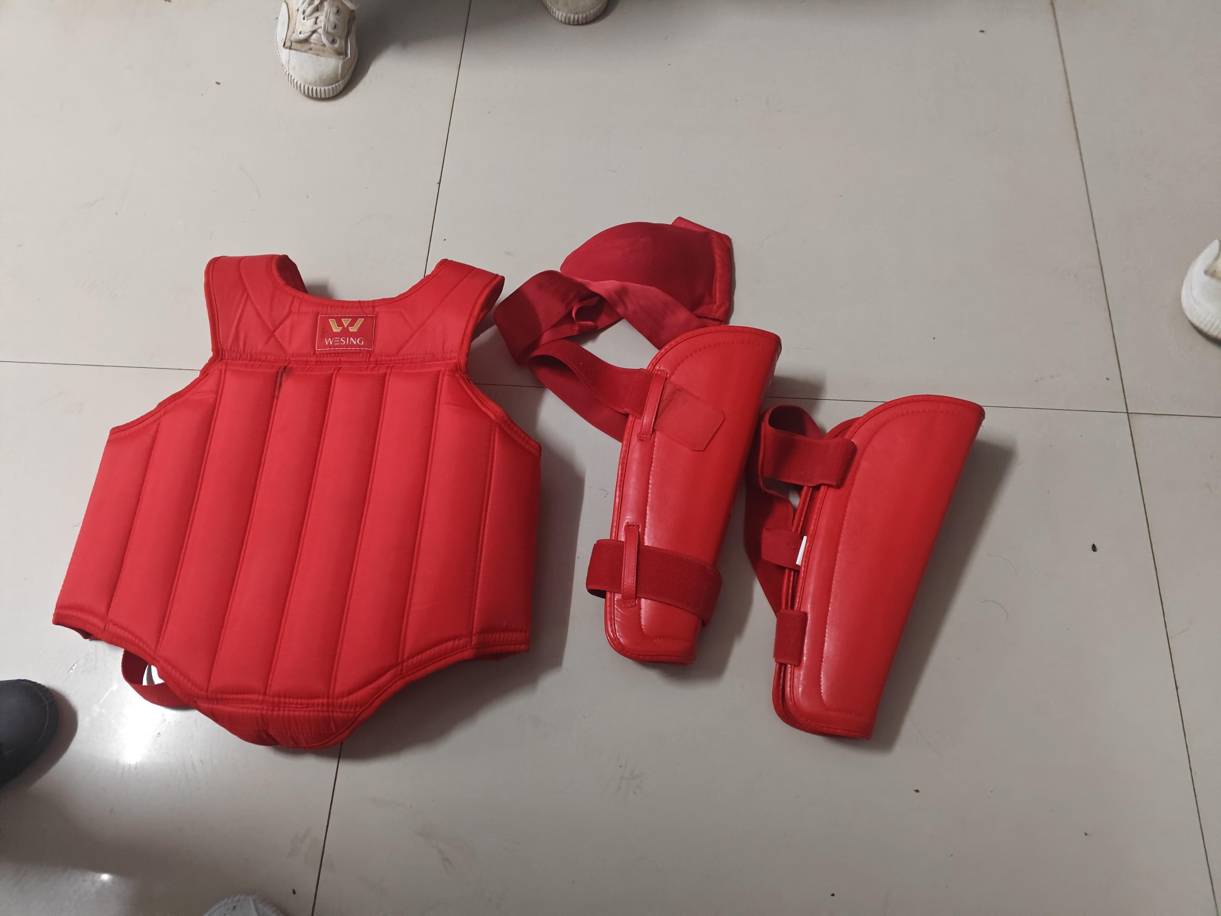 九日山散打护具套装 成人儿童拳击训练健身器材拳套【五件套】 红色 XL 实拍图