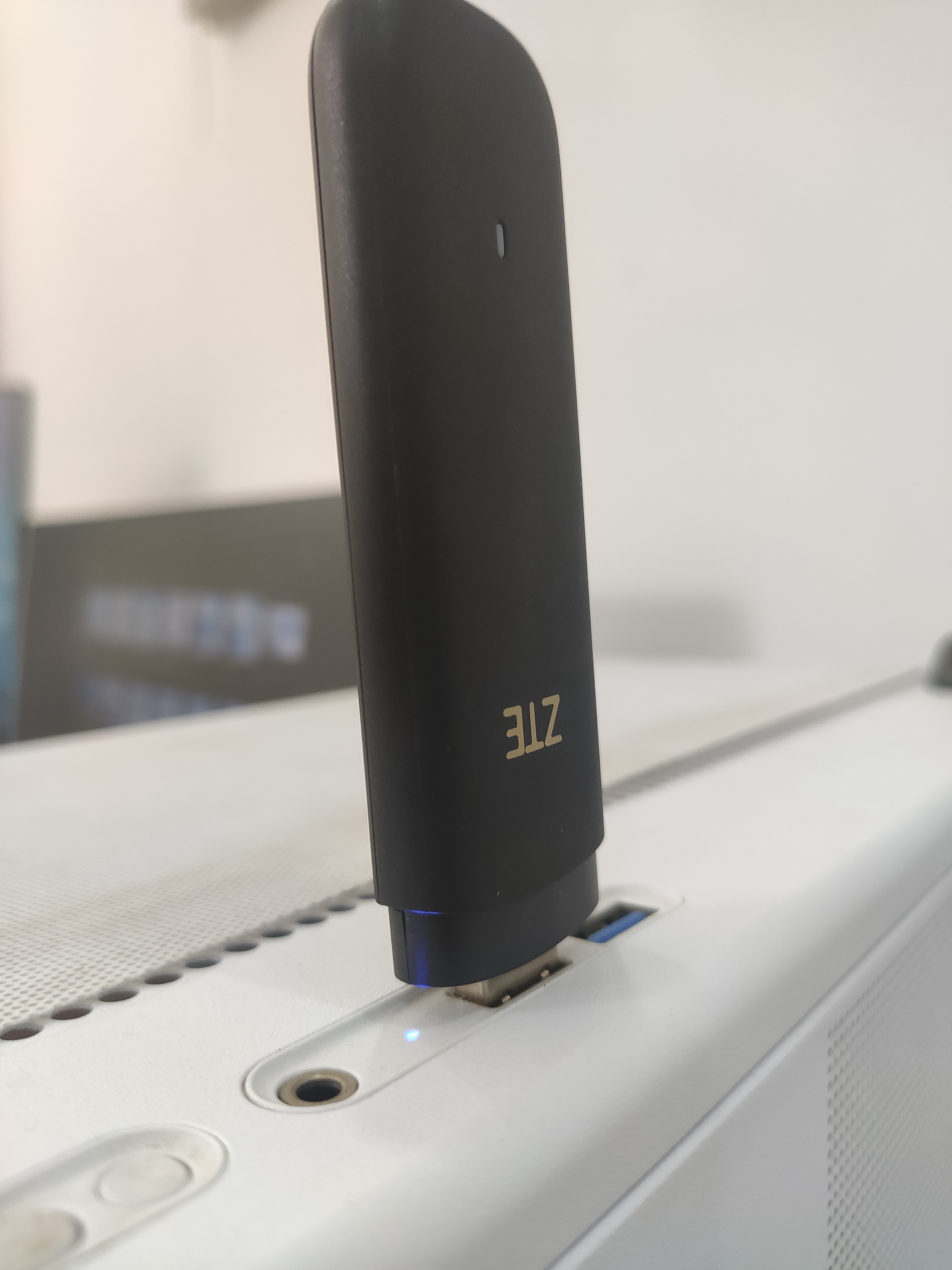 中兴（ZTE）F32随身wifi6免插卡无线上网卡支持5G/4G设备全网通路由器无限随行wi-fi车载宿舍户外流量卡托2026 实拍图