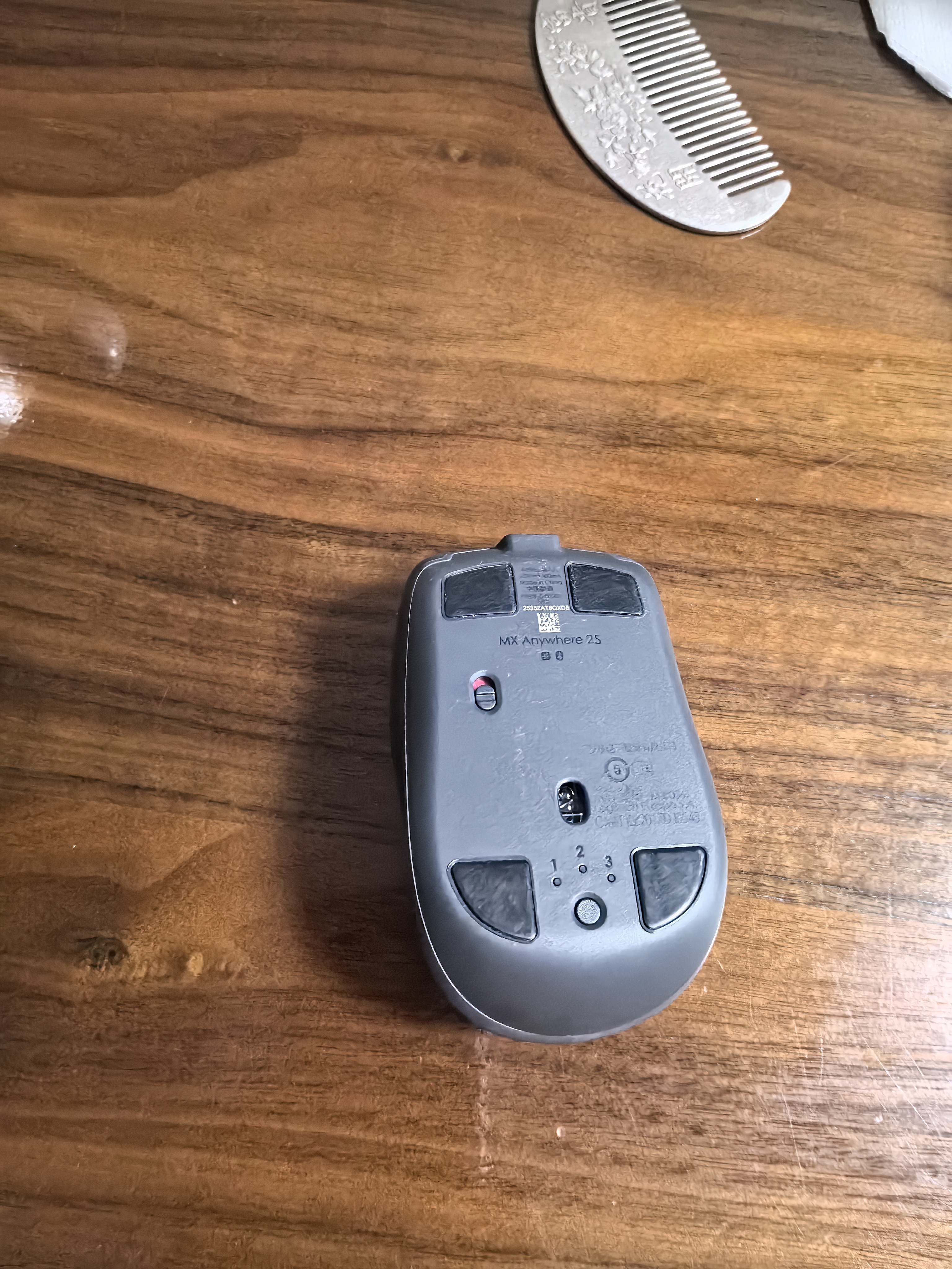 罗技（Logitech）大师系列 MX Anywhere 2S 无线鼠标 蓝牙鼠标 便携办公 多设备切换 玻璃可用 黑色 实拍图
