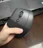罗技（Logitech）Lift人体工学鼠标 垂直鼠标 小手鼠标 无线蓝牙鼠标 3台设备秒切换 带Logi Bolt接收器 黑色 实拍图