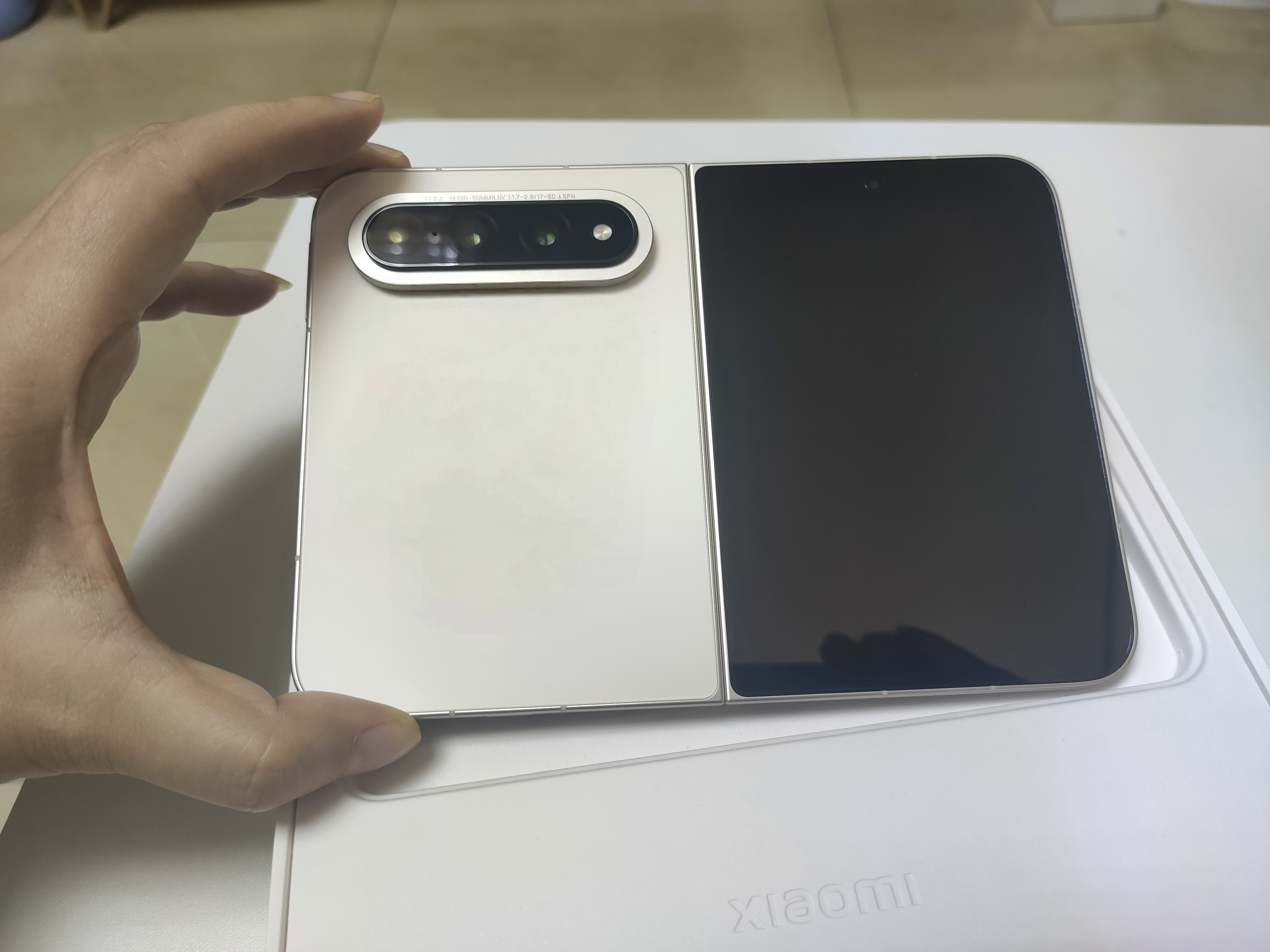 小米Xiaomi 18 Fold 新形态 中折叠手机 玄戒O3 AI旗舰处理器 徕卡2亿 暖金白 16GB+512GB 5G手机 实拍图
