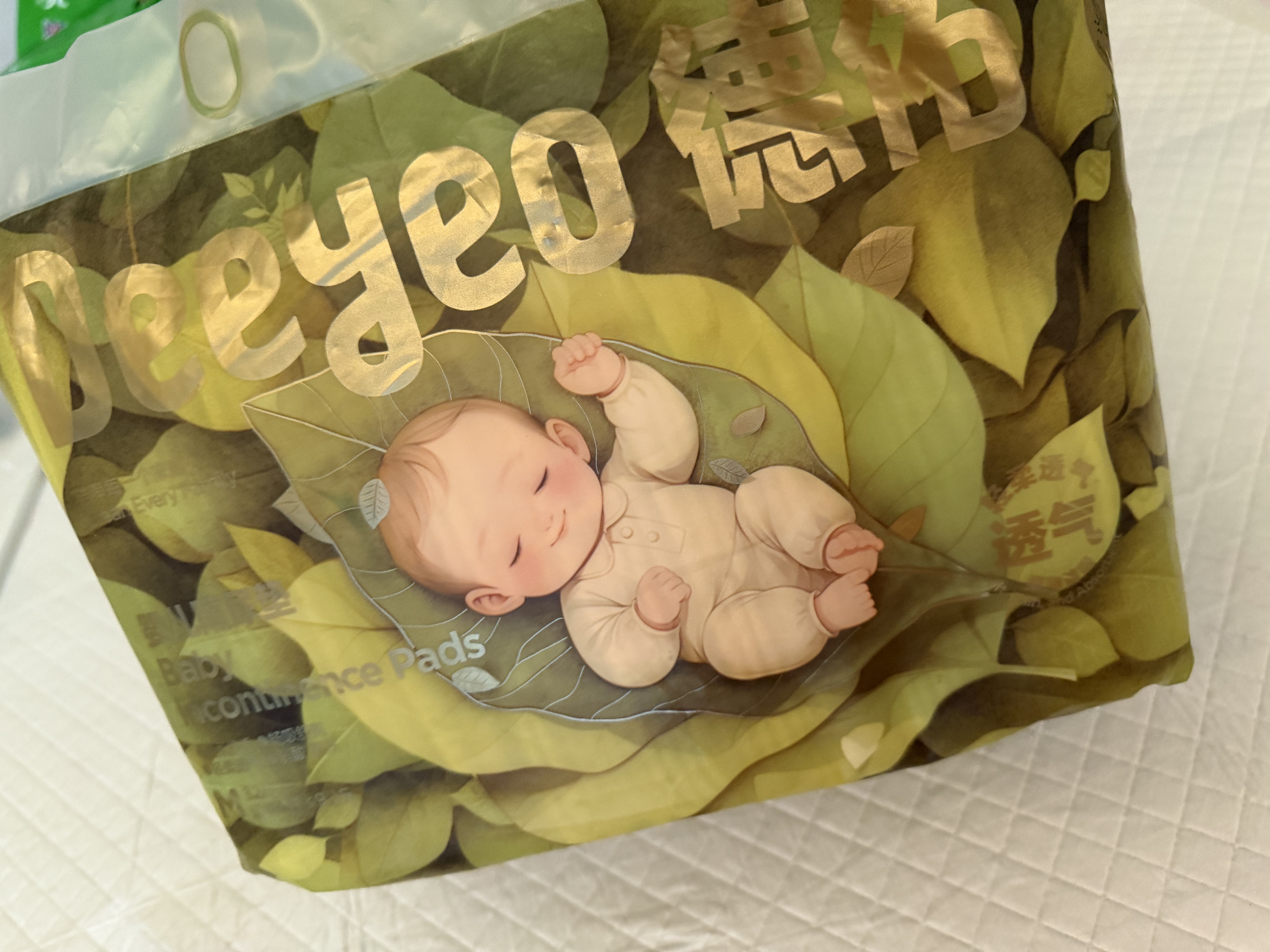 德佑 婴儿隔尿垫一次性护理垫新生儿宝宝床垫透气纸尿垫 【柔薄透气】S码56片25*33CM 实拍图