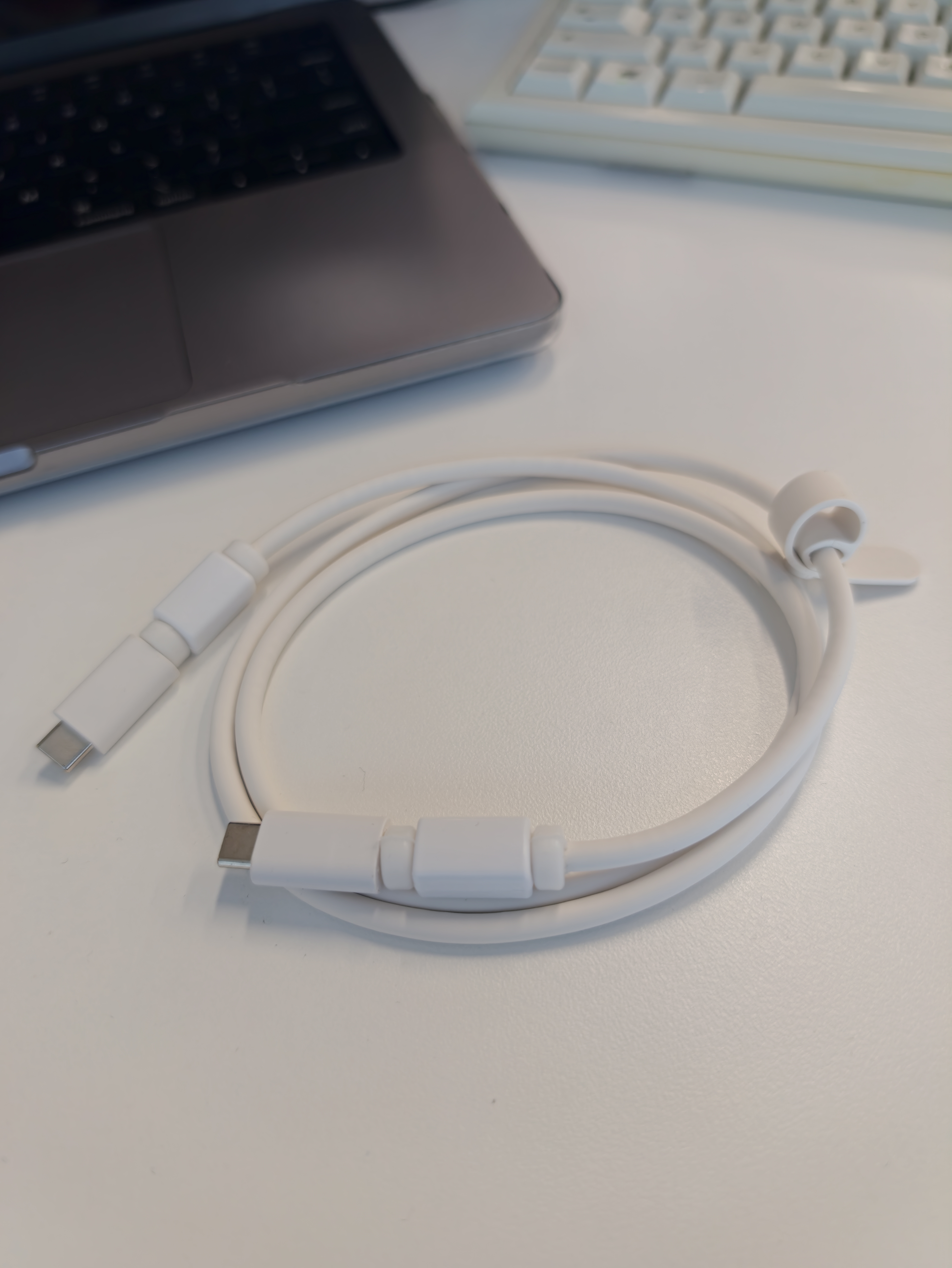 OPPO 肤感 Type-C to Type-C 闪充数据线 12A 充电线 支持 240W Max 大功率 自带集线器 实拍图