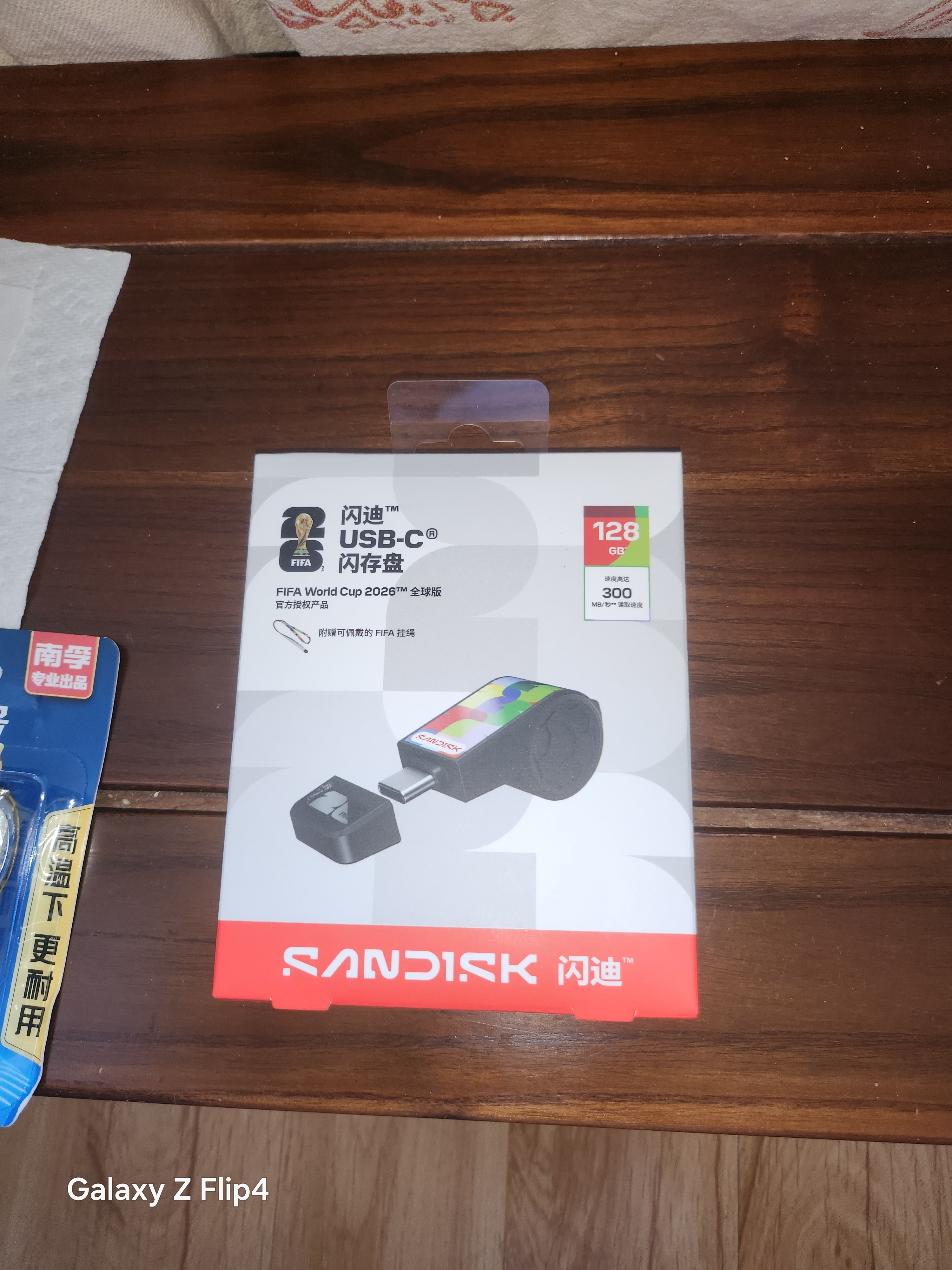 Sandisk闪迪128GB Type-C USB3.2 U盘FIFA World Cup 2026全球授权版读速300MB/s 适用手机电脑平板 优盘 实拍图