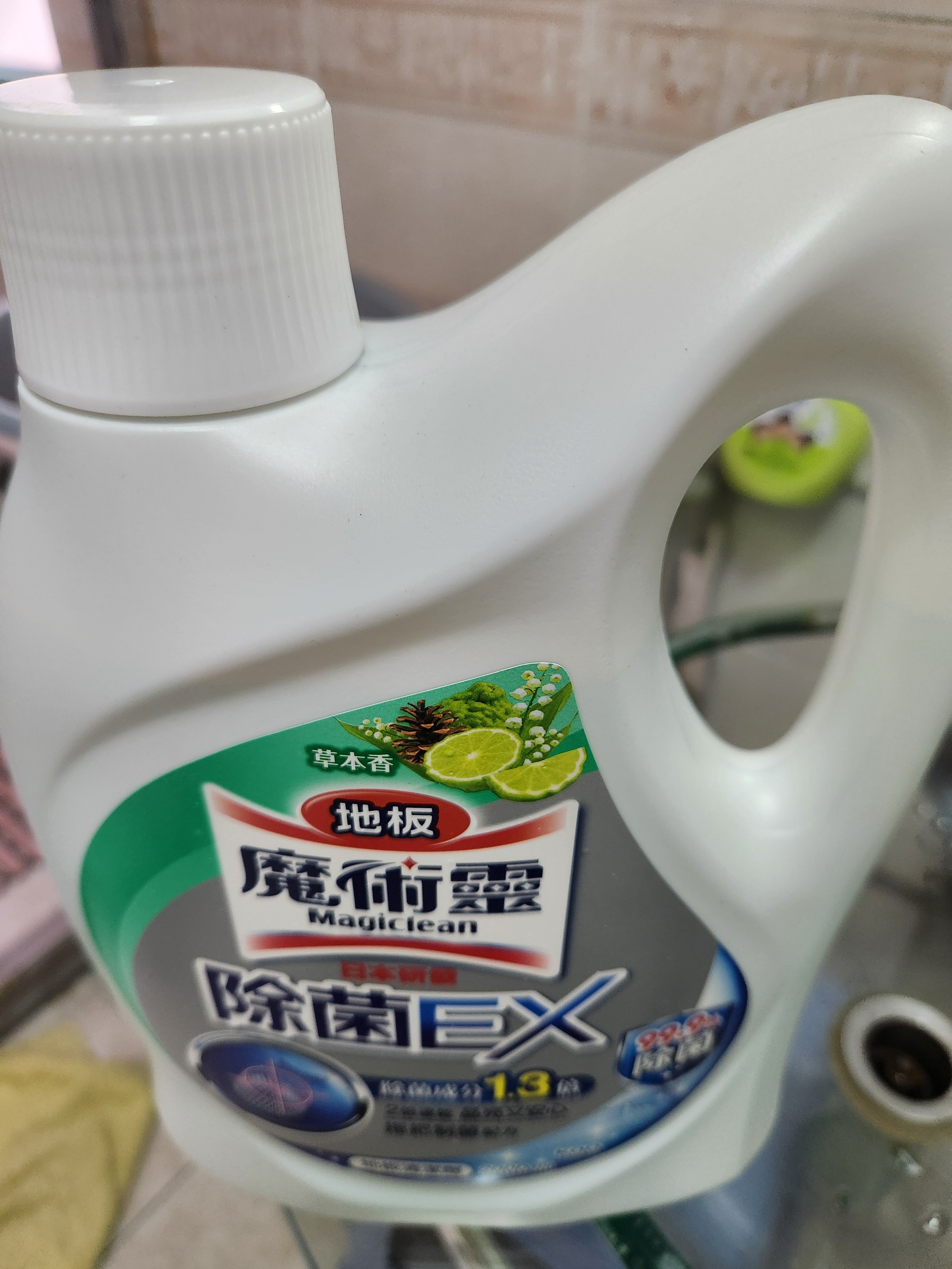 花王（KAO）地板清洁剂2L 速干除菌不留水痕木地板大理石瓷砖拖地清洁剂 实拍图