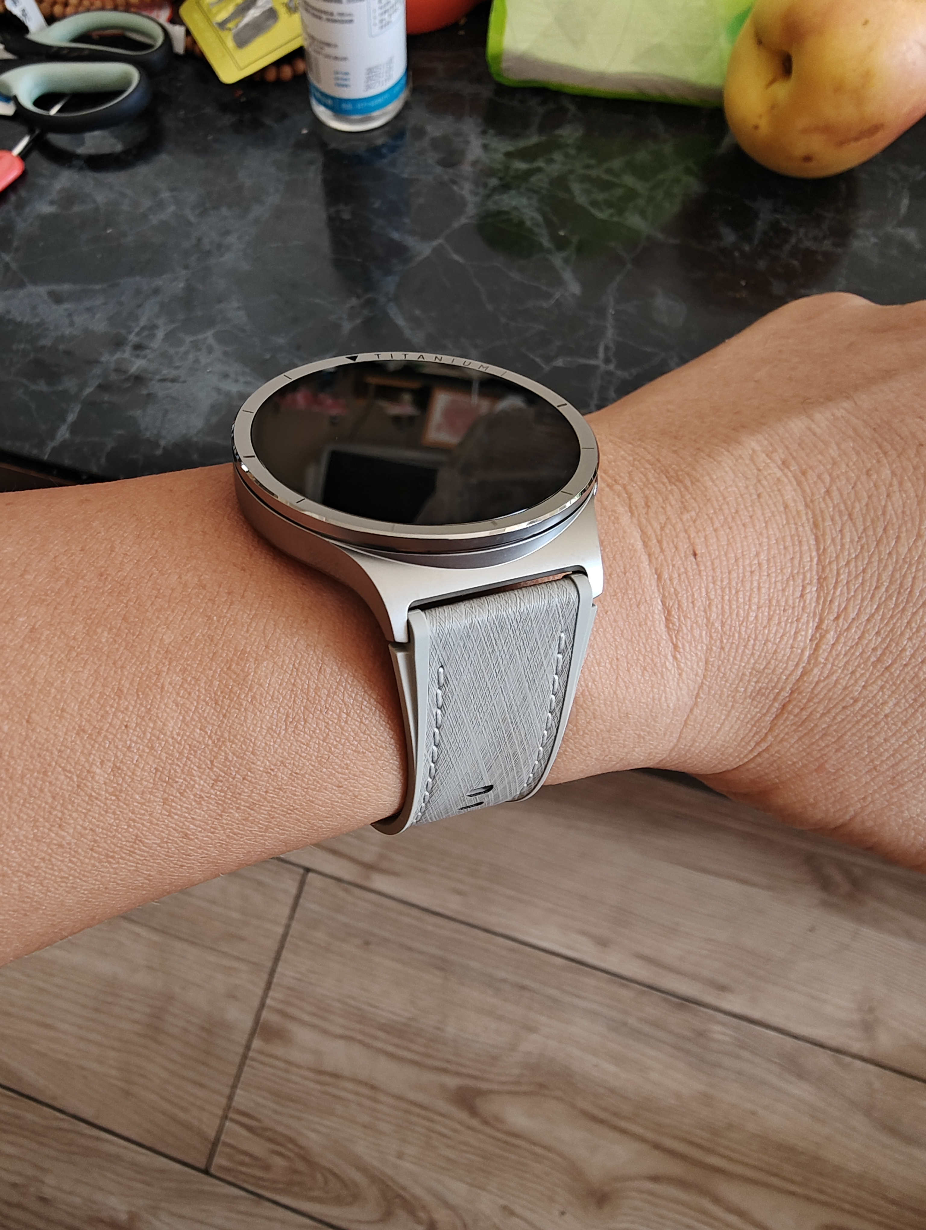 vivo WATCH 6 eSIM版 原色【时装周礼盒1】 蓝宝石玻璃表镜 超轻薄表体 进阶跑骑指导 智能手表 实拍图